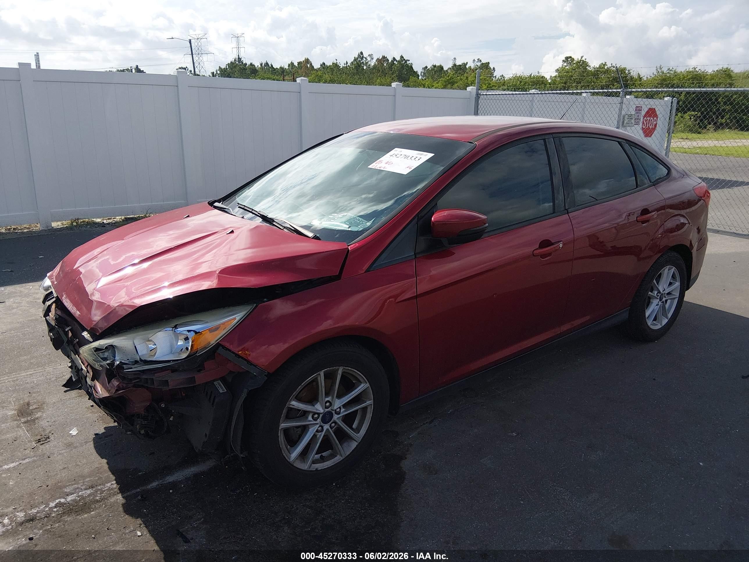 2015 Ford Focus Se Красный vin: 1FADP3F24FL304579