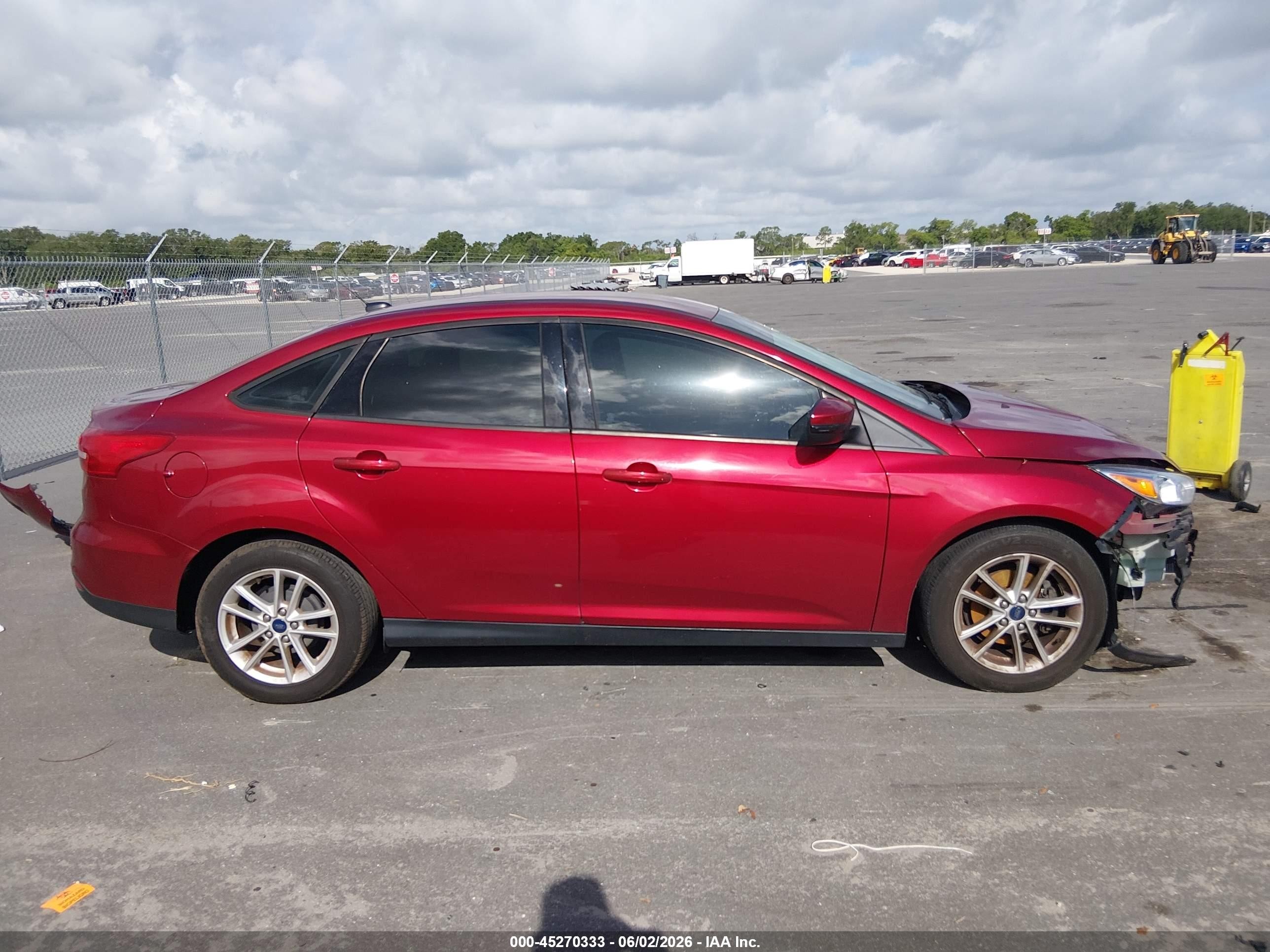 2015 Ford Focus Se Красный vin: 1FADP3F24FL304579