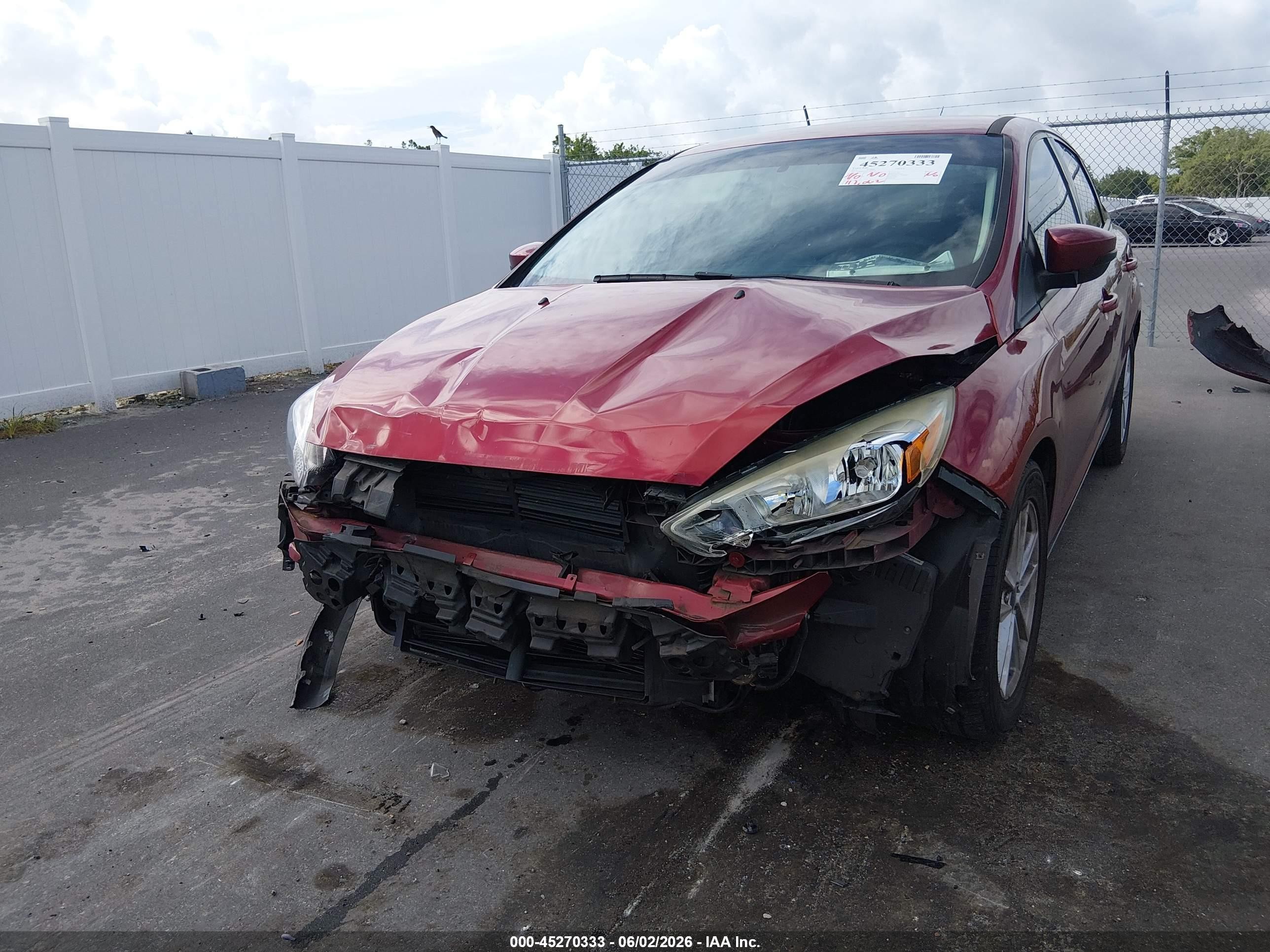 2015 Ford Focus Se Красный vin: 1FADP3F24FL304579