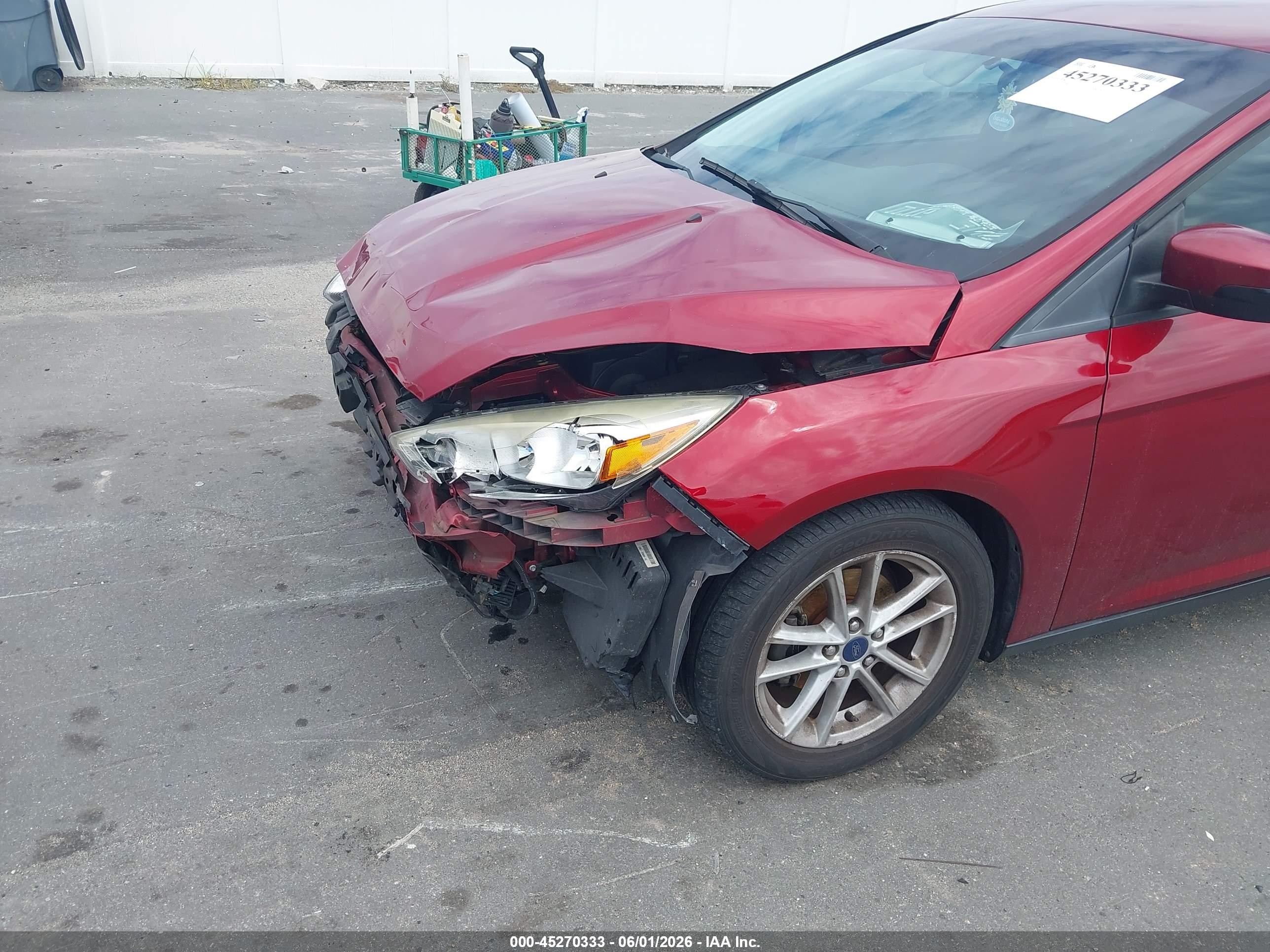 2015 Ford Focus Se Красный vin: 1FADP3F24FL304579