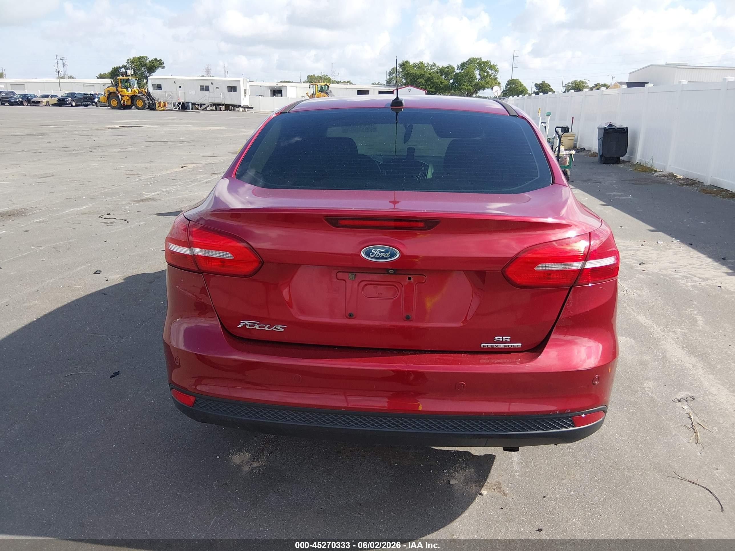 2015 Ford Focus Se Красный vin: 1FADP3F24FL304579