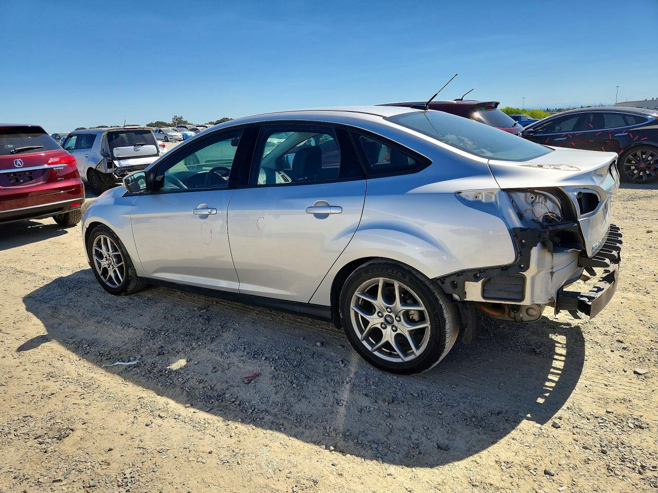 2015 Ford Focus Se Серебряный vin: 1FADP3F24FL306803