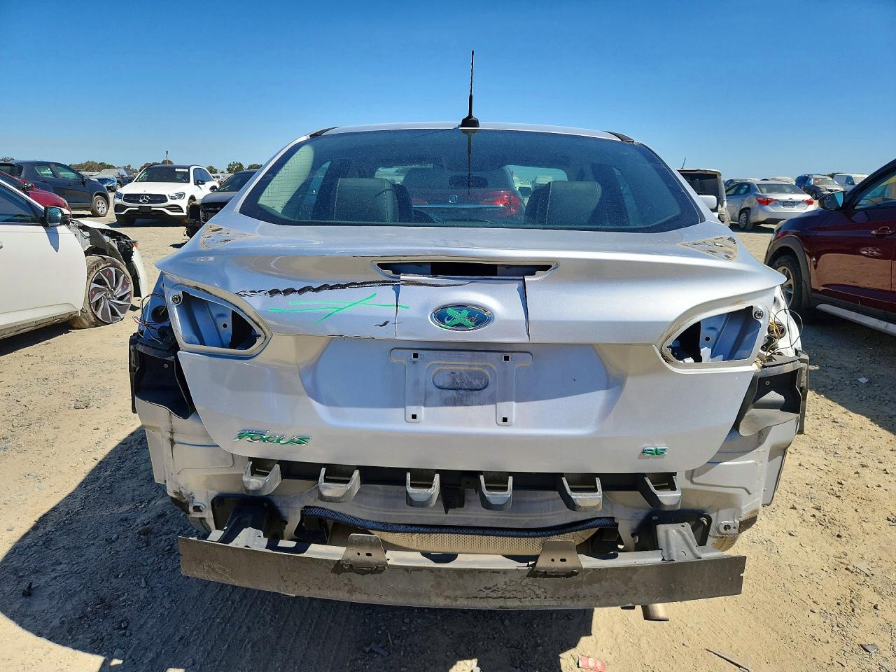 2015 Ford Focus Se Серебряный vin: 1FADP3F24FL306803