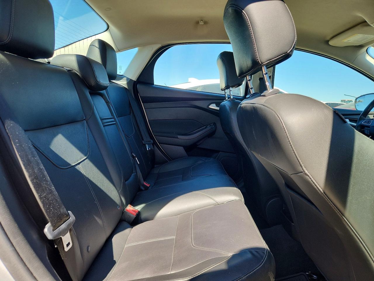 2015 Ford Focus Se Серебряный vin: 1FADP3F24FL306803
