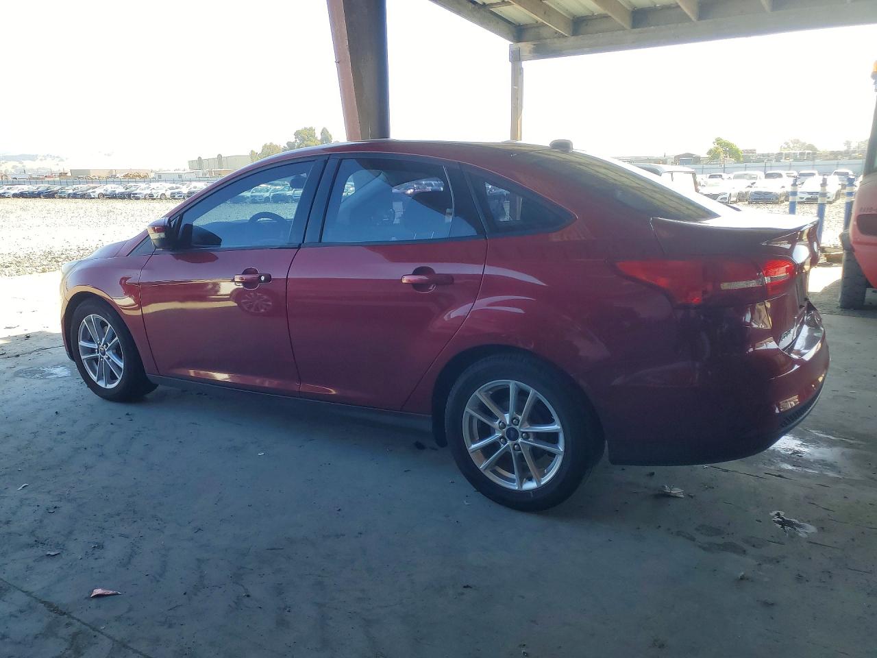 2015 Ford Focus Se Red vin: 1FADP3F24FL327442