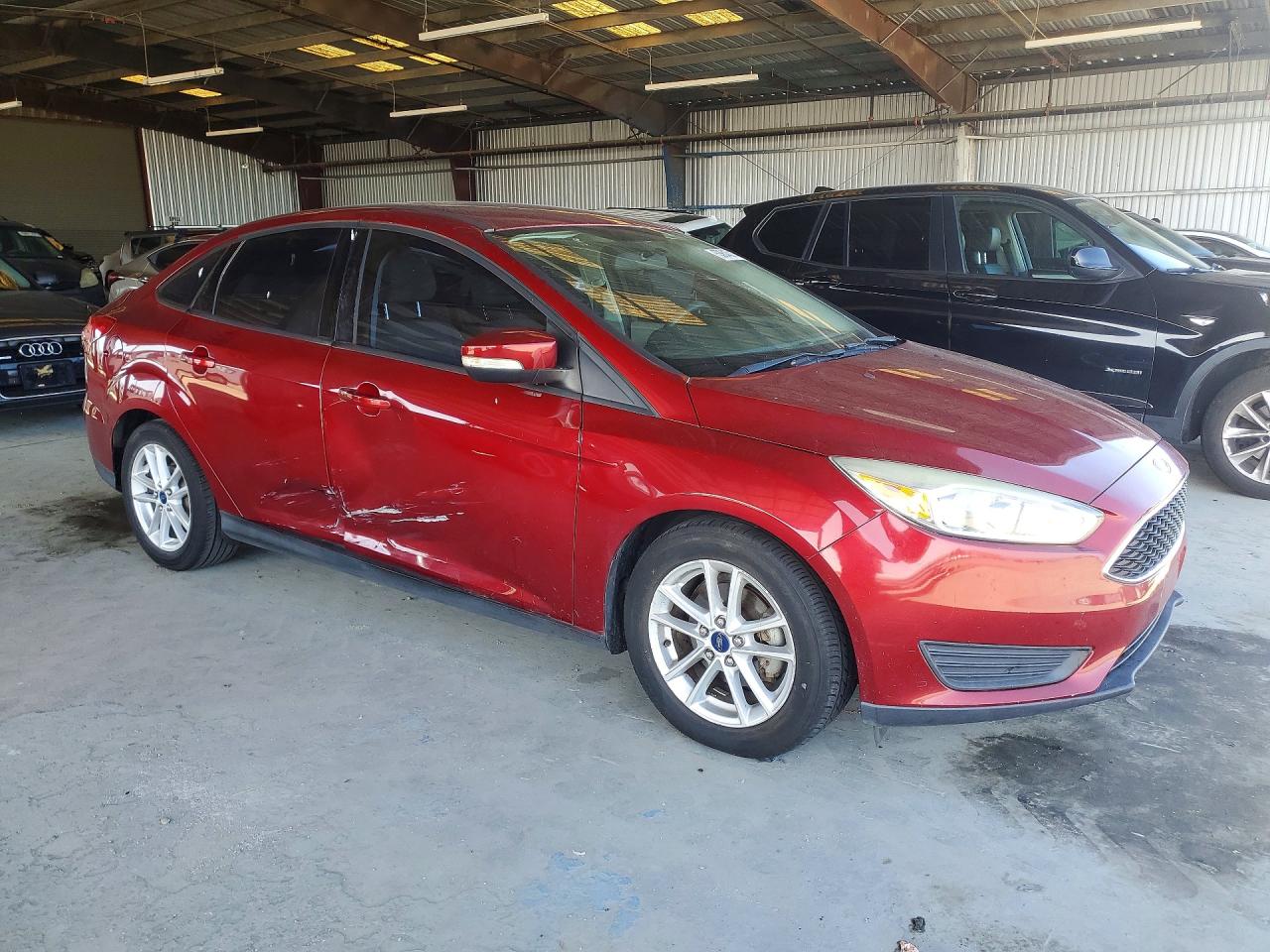 2015 Ford Focus Se Red vin: 1FADP3F24FL327442