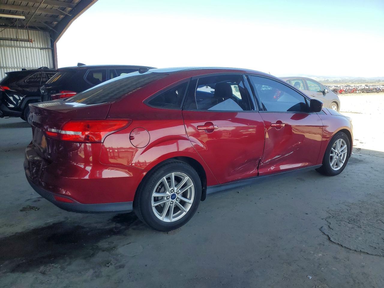2015 Ford Focus Se Red vin: 1FADP3F24FL327442