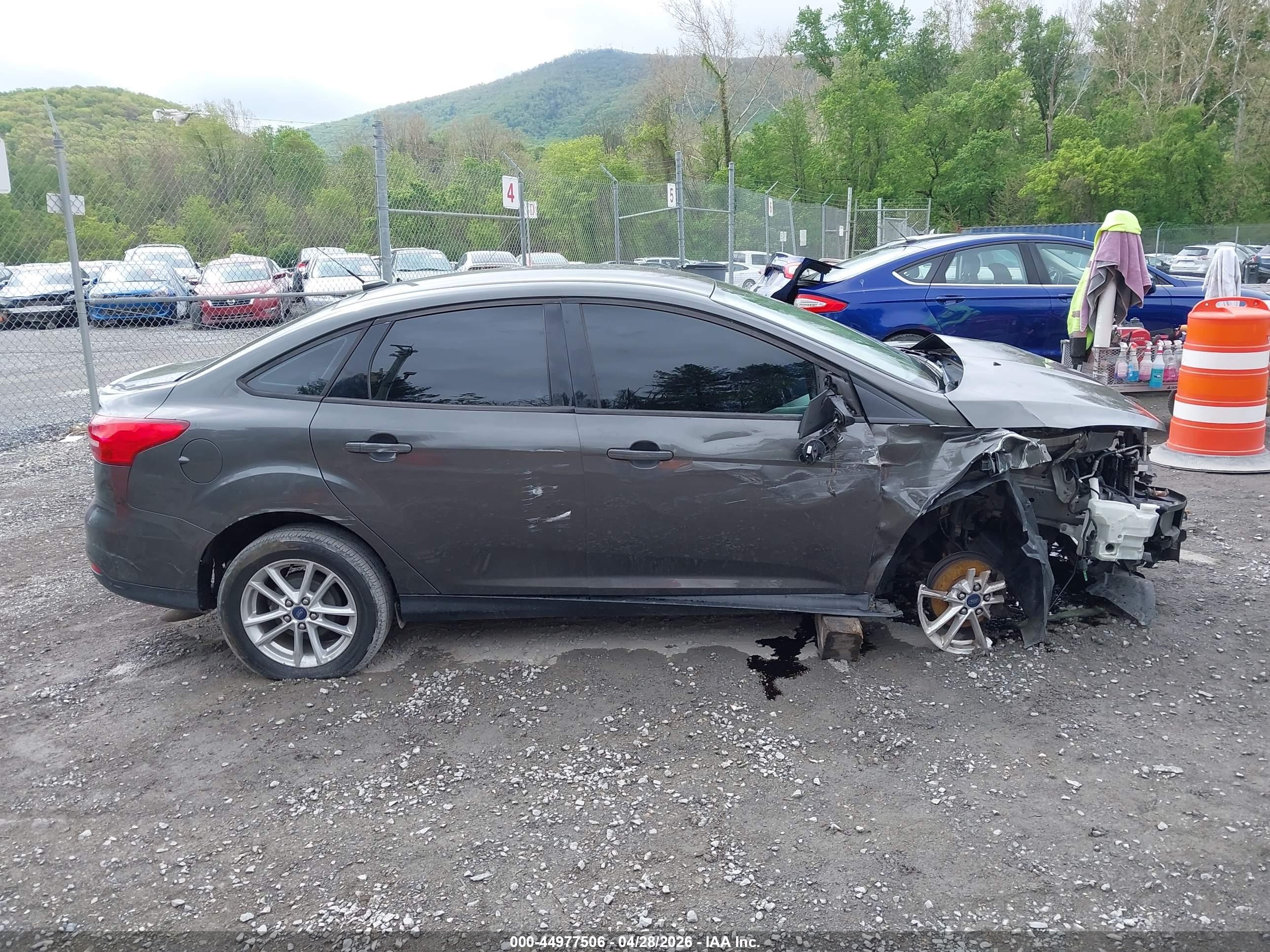 2015 Ford Focus Se Gray vin: 1FADP3F24FL339333