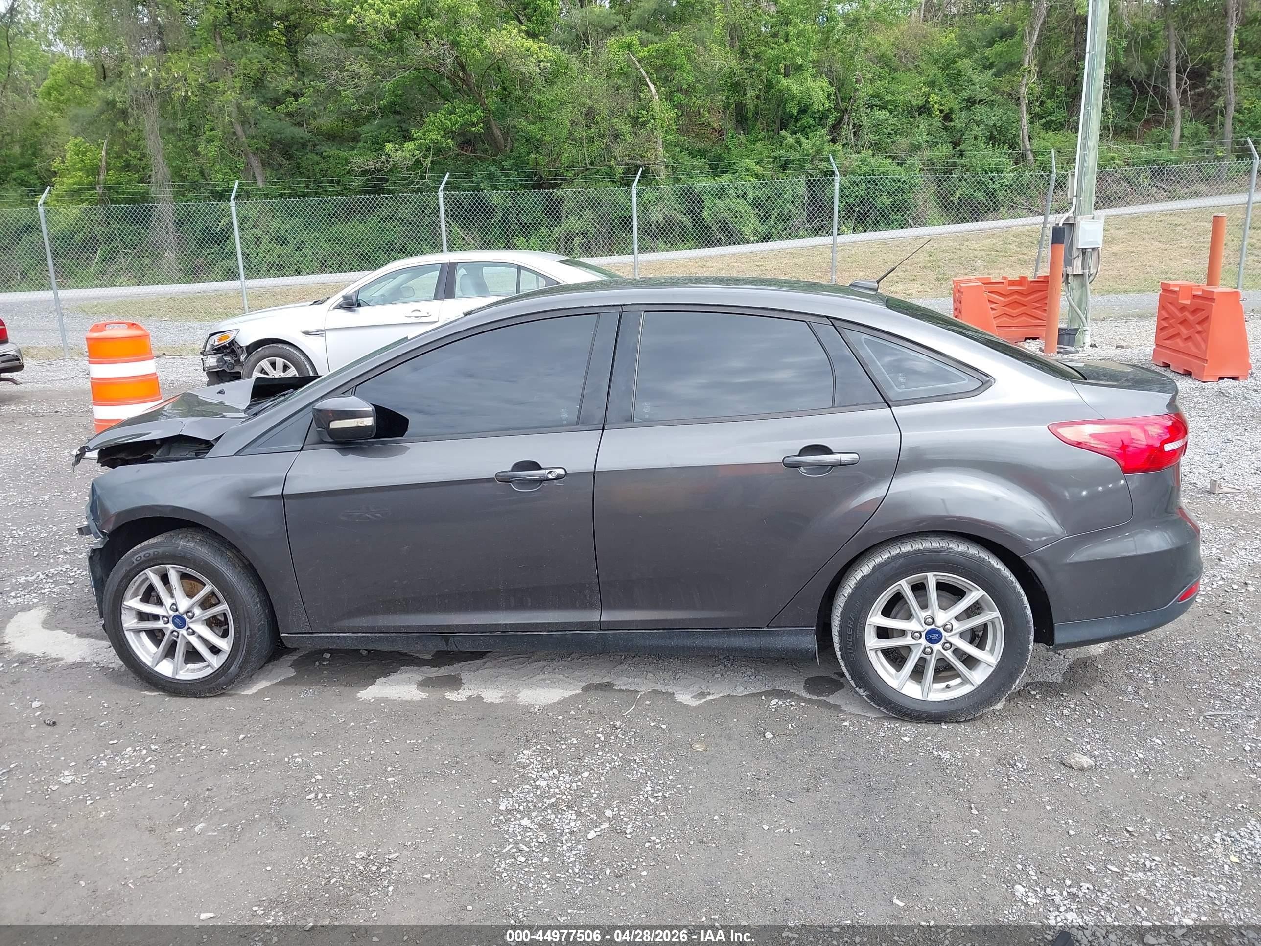 2015 Ford Focus Se Gray vin: 1FADP3F24FL339333