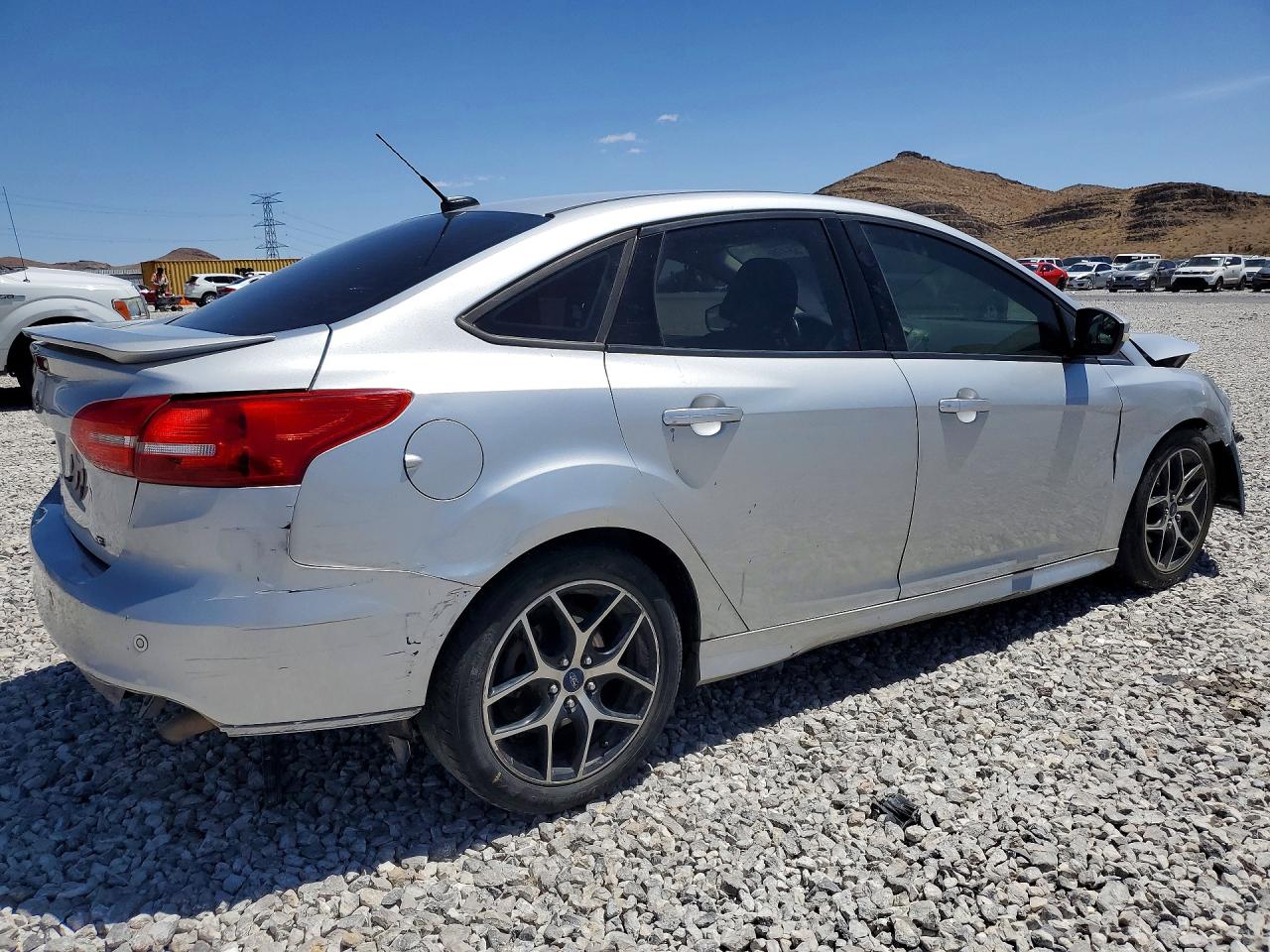 2015 Ford Focus Se Silver vin: 1FADP3F24FL348761