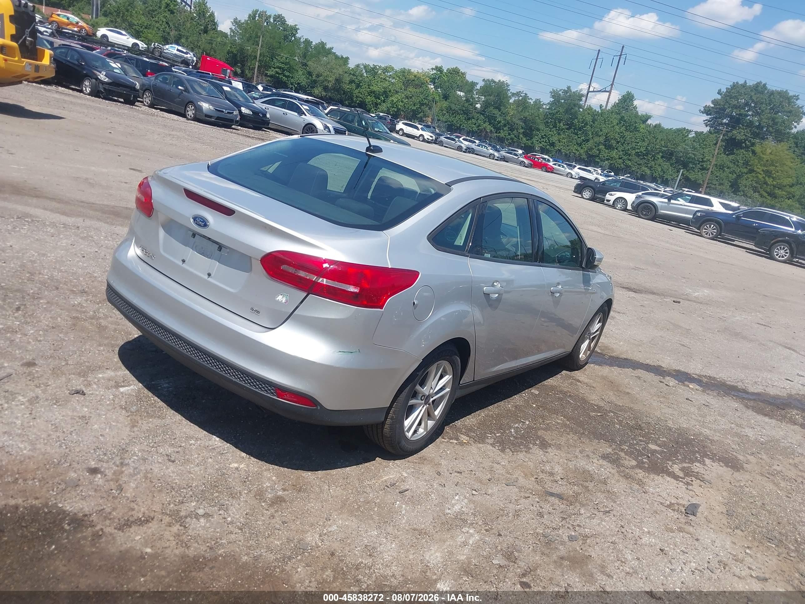 2015 Ford Focus Se Серебряный vin: 1FADP3F24FL364958