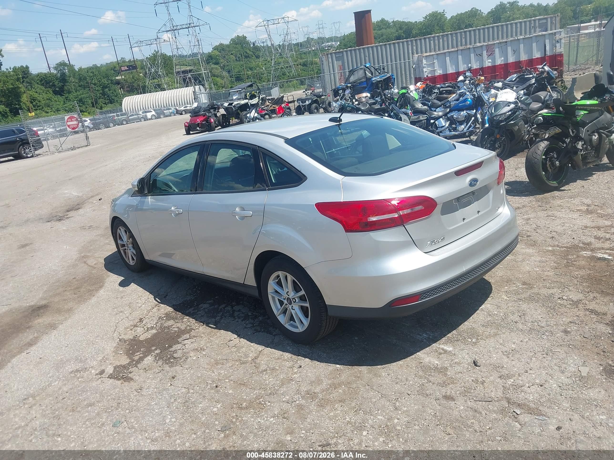 2015 Ford Focus Se Серебряный vin: 1FADP3F24FL364958