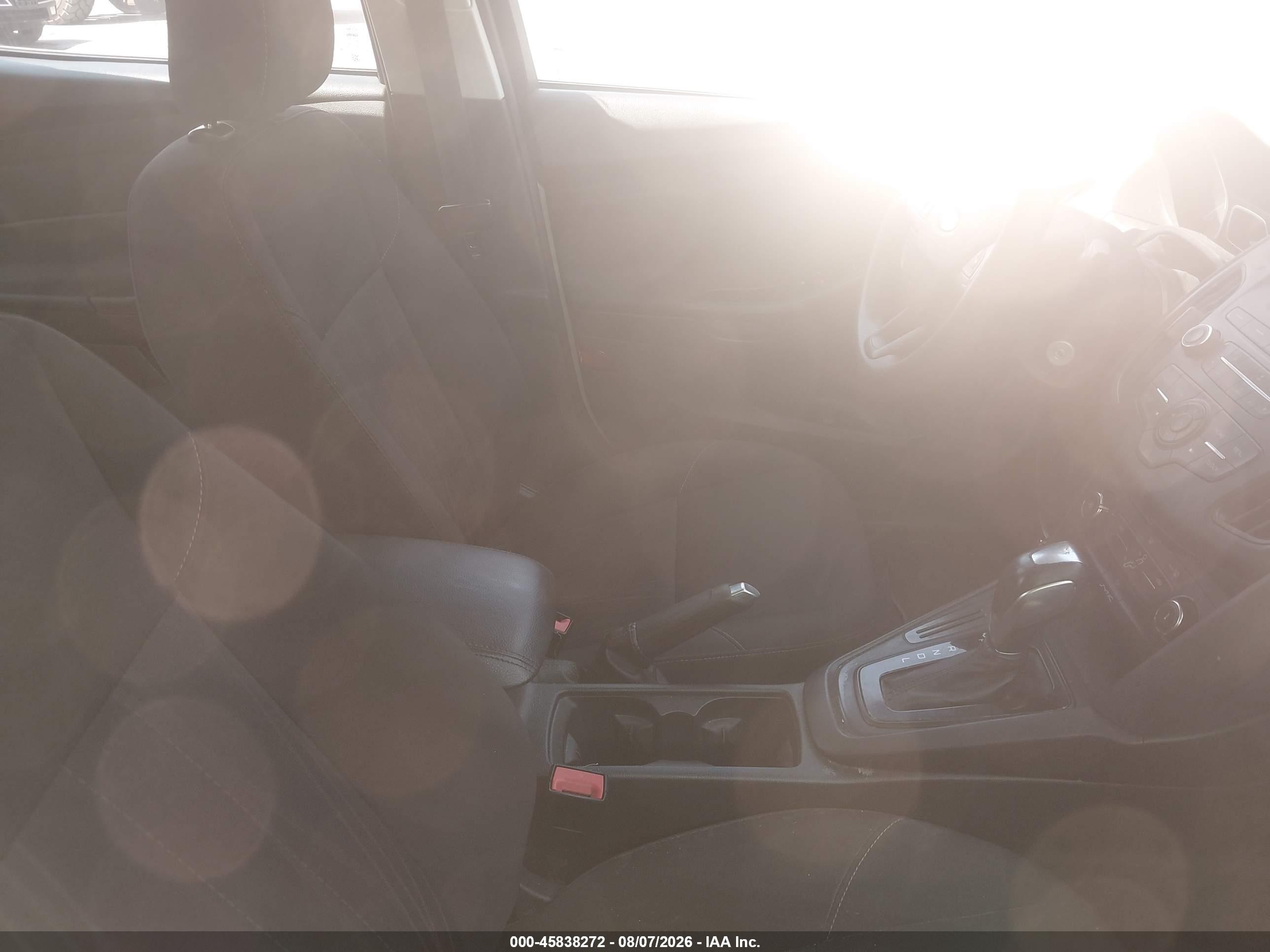2015 Ford Focus Se Серебряный vin: 1FADP3F24FL364958