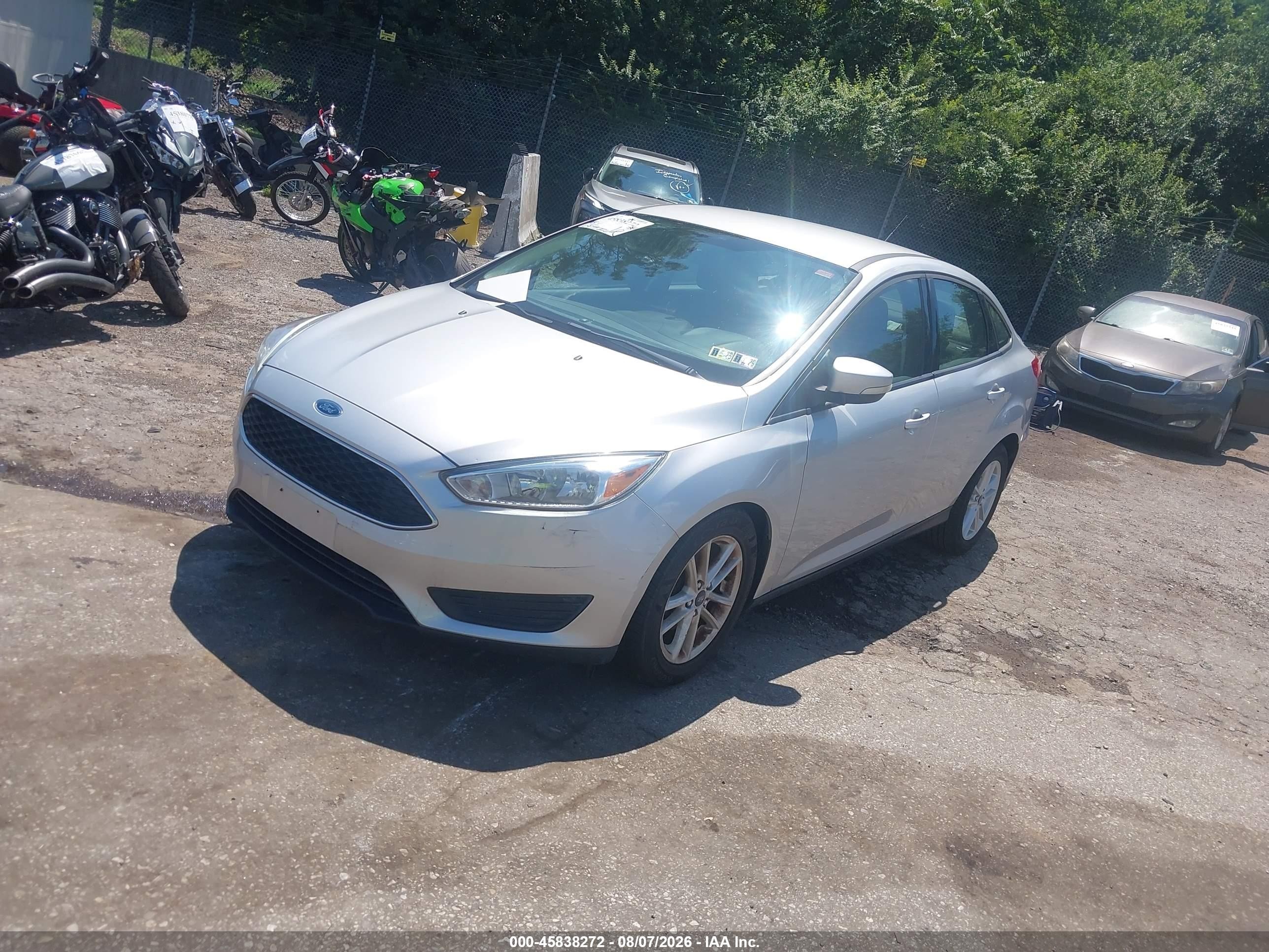 2015 Ford Focus Se Серебряный vin: 1FADP3F24FL364958