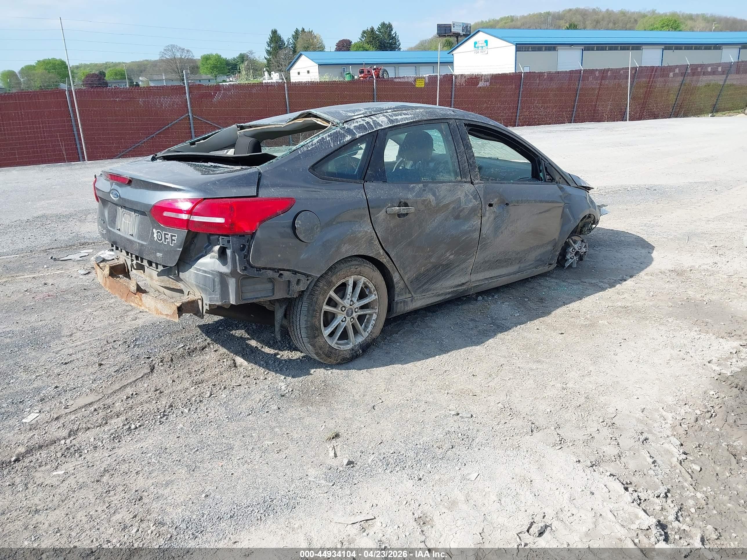 2015 Ford Focus Se Gray vin: 1FADP3F24FL373630