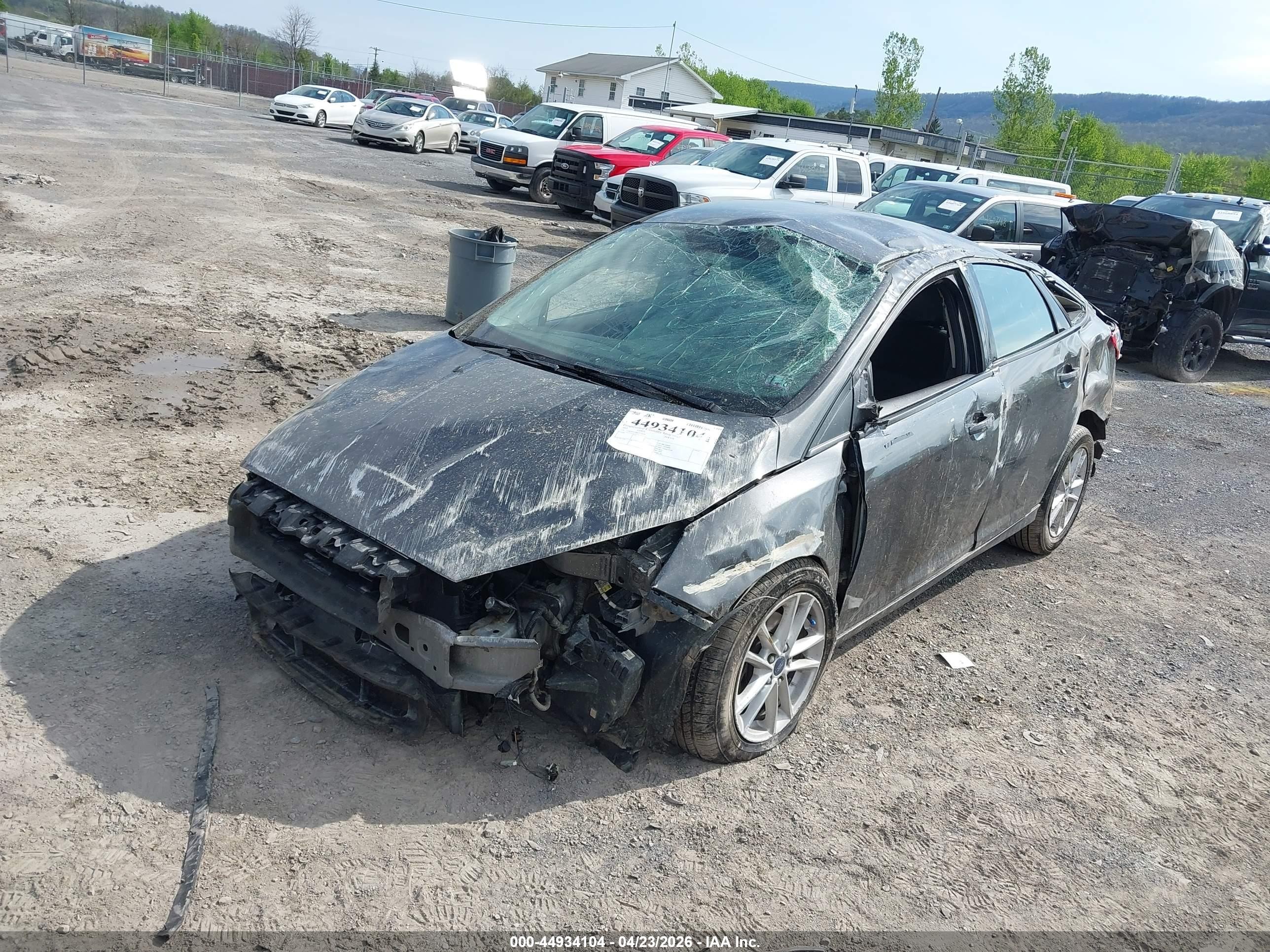 2015 Ford Focus Se Gray vin: 1FADP3F24FL373630