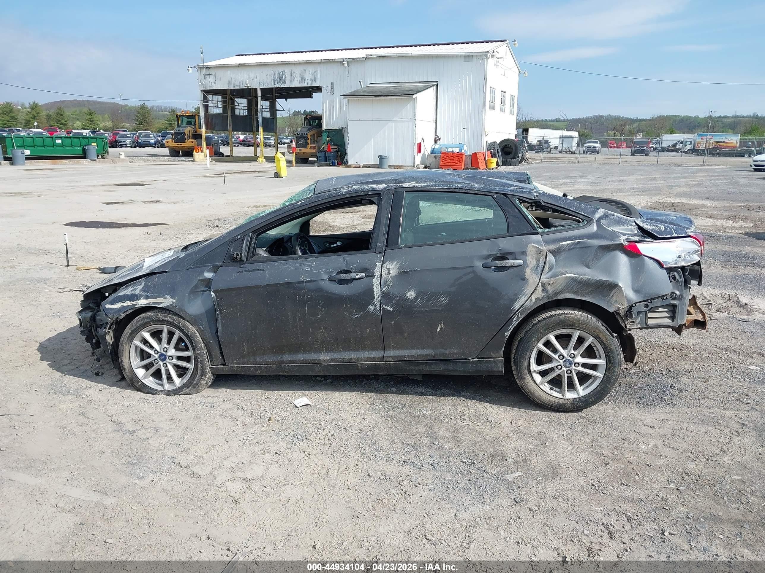 2015 Ford Focus Se Gray vin: 1FADP3F24FL373630