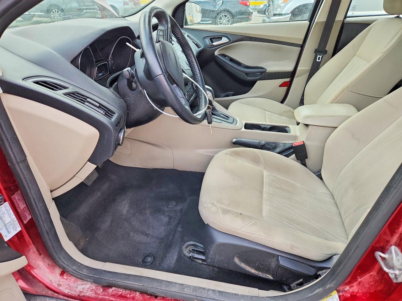 2015 Ford Focus Se Red vin: 1FADP3F24FL374809