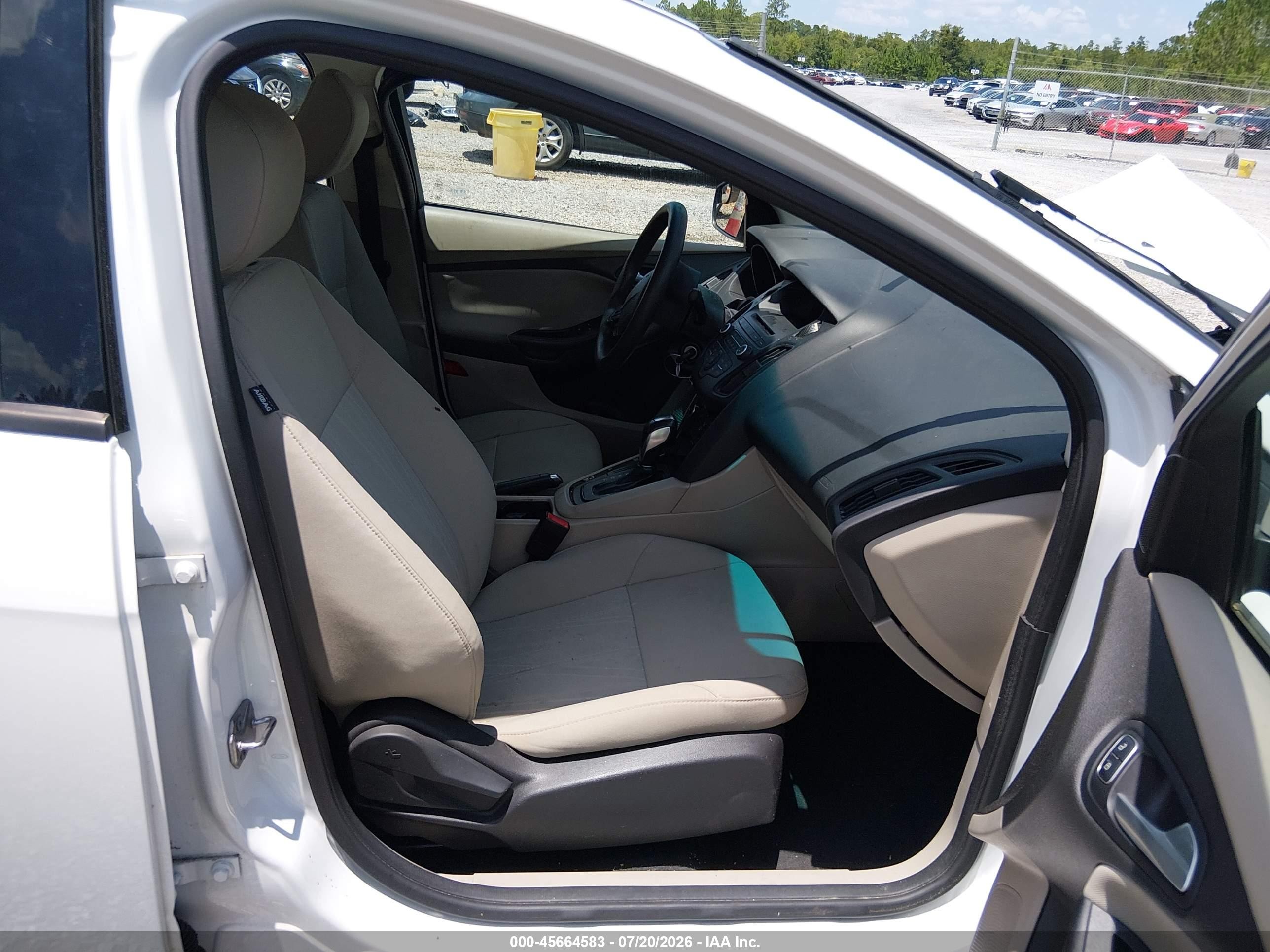 2015 Ford Focus Se White vin: 1FADP3F24FL381887