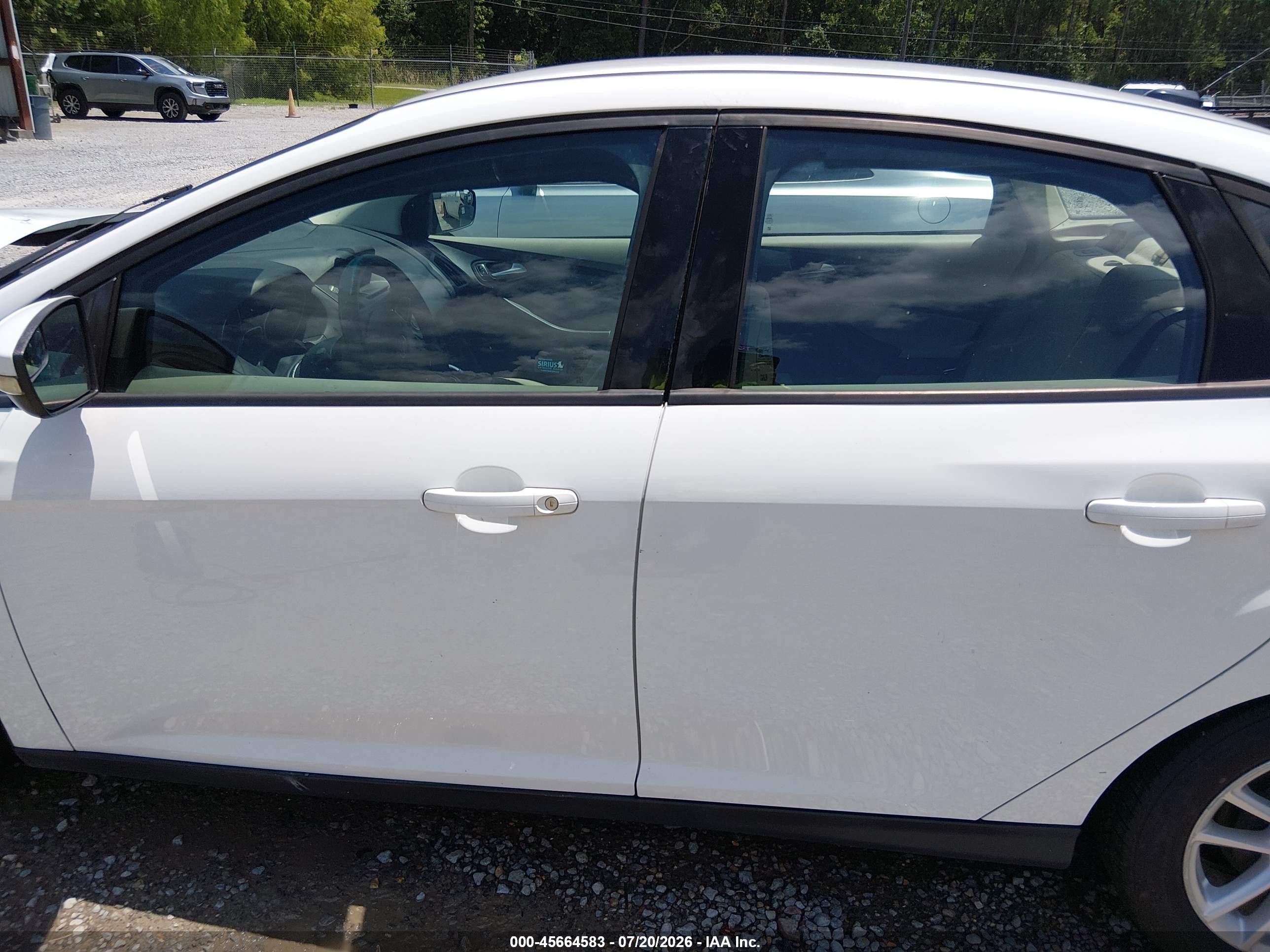 2015 Ford Focus Se White vin: 1FADP3F24FL381887