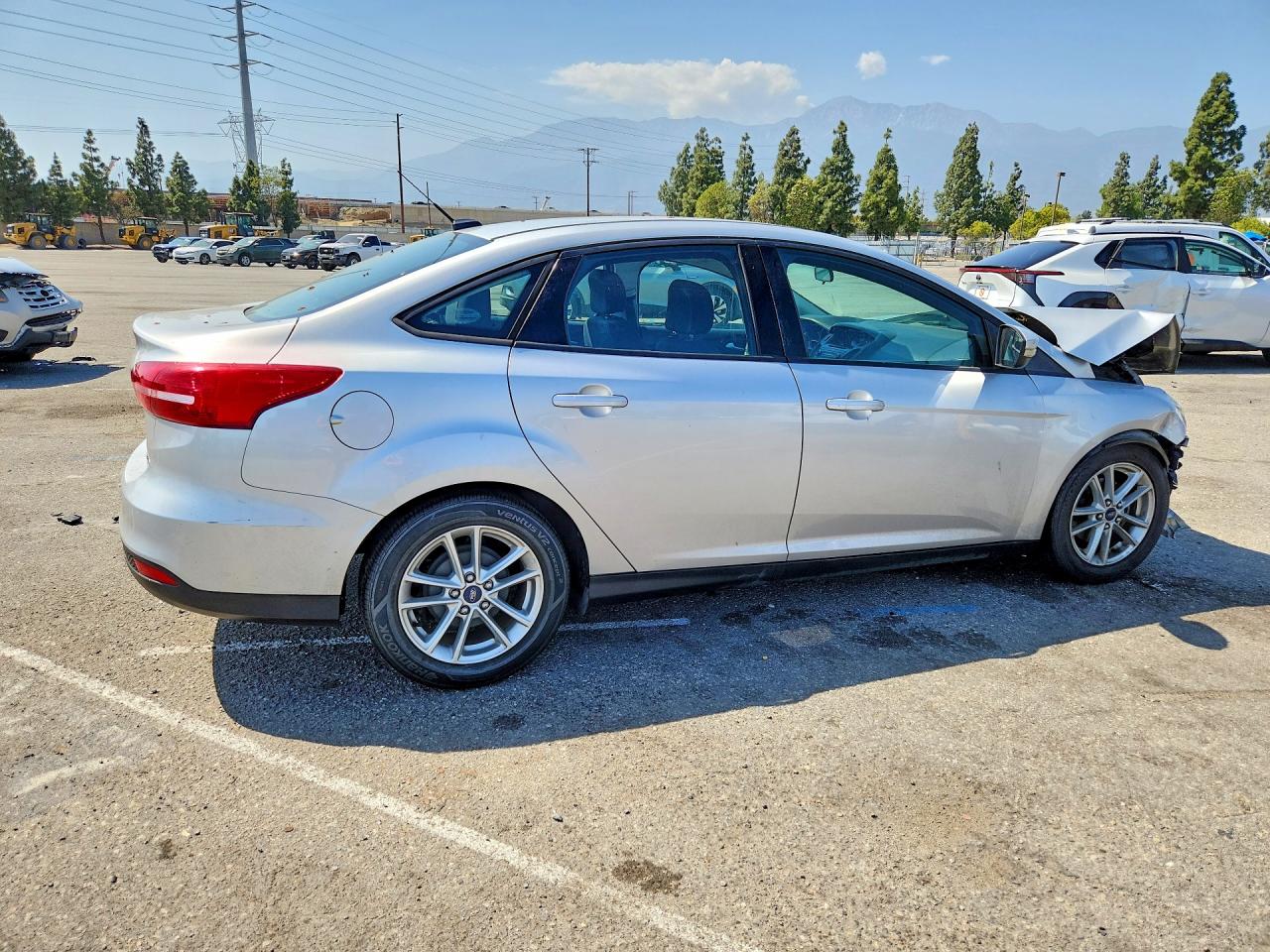 2016 Ford Focus Se Silver vin: 1FADP3F24GL263923