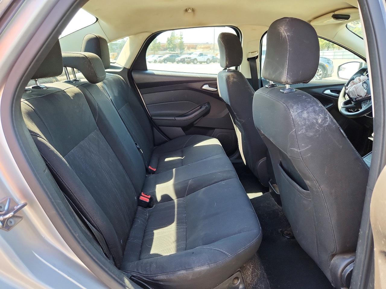 2016 Ford Focus Se Silver vin: 1FADP3F24GL263923