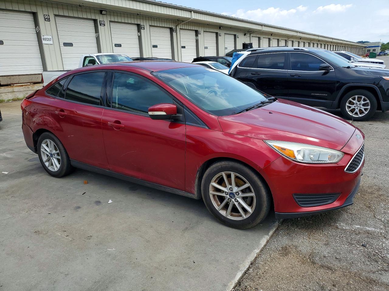 2017 Ford Focus Se Red vin: 1FADP3F24HL252857