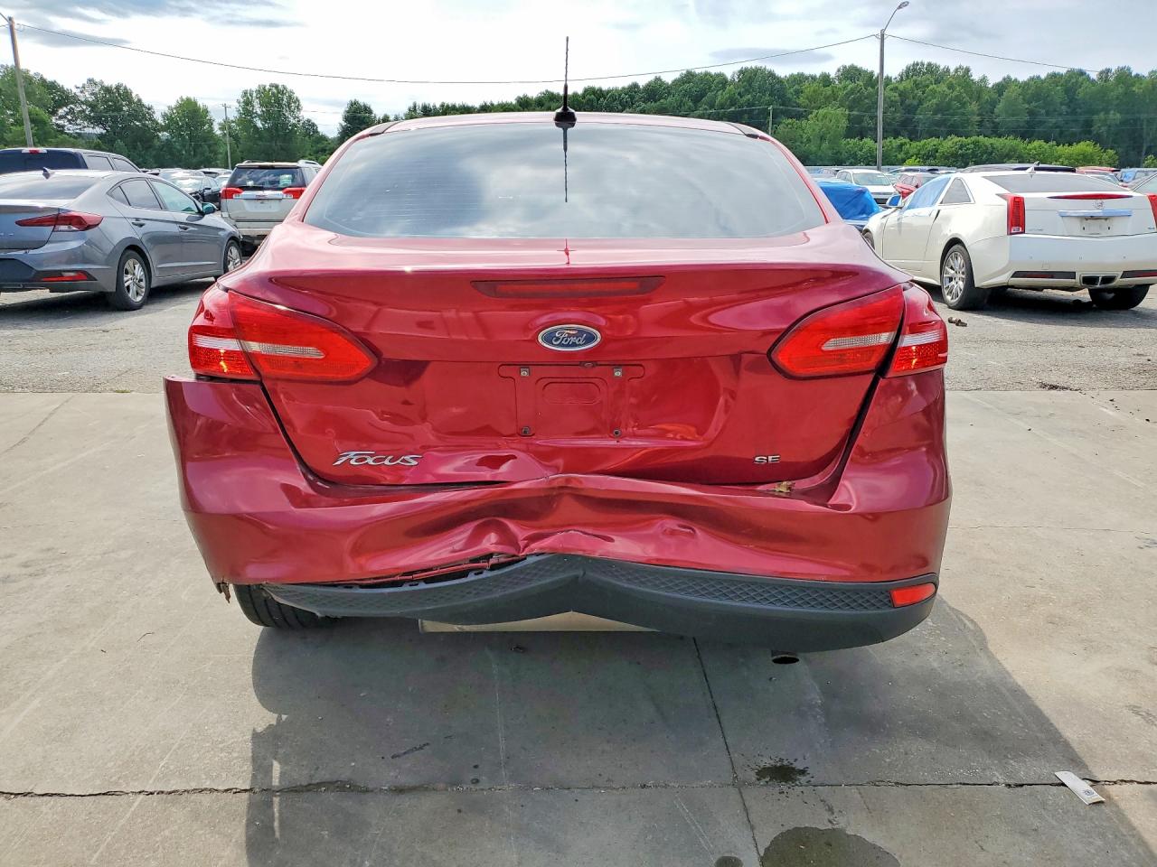 2017 Ford Focus Se Red vin: 1FADP3F24HL252857