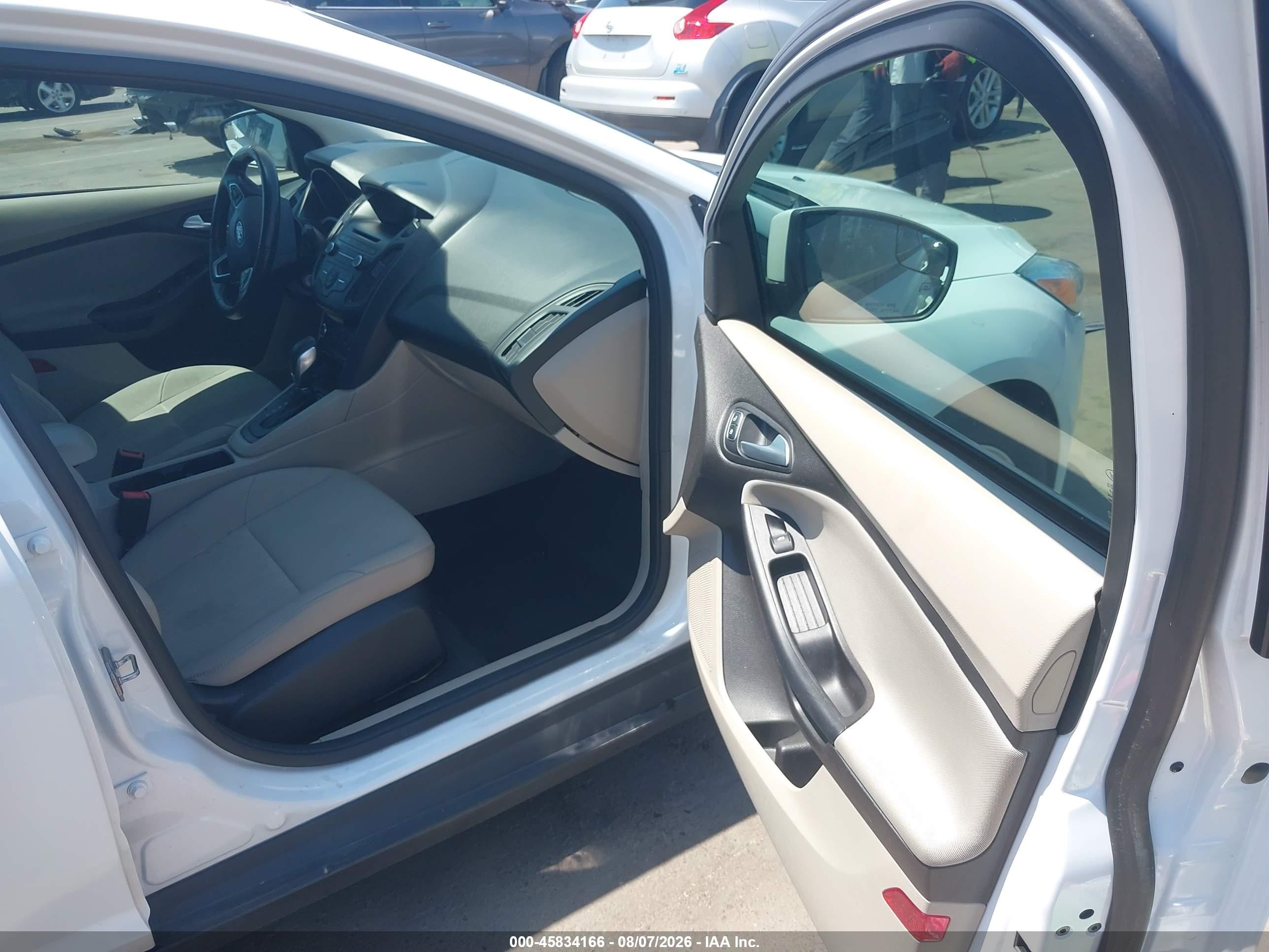2017 Ford Focus Se White vin: 1FADP3F24HL296180