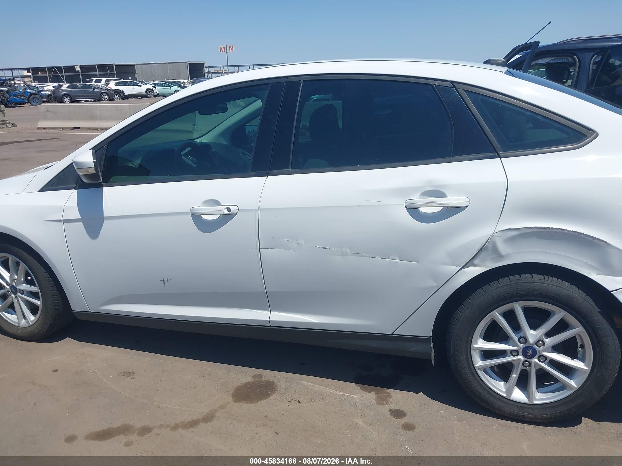 2017 Ford Focus Se White vin: 1FADP3F24HL296180