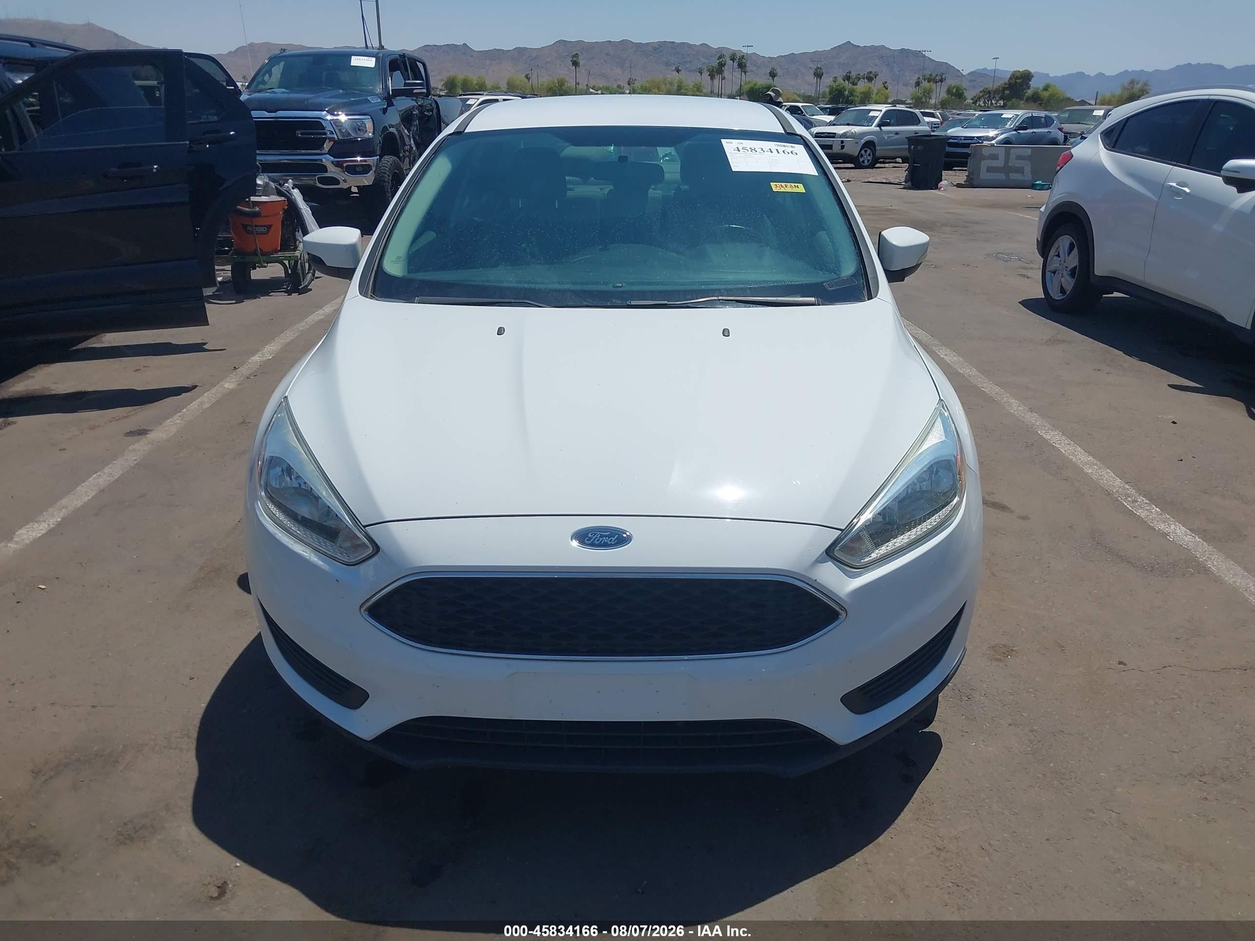 2017 Ford Focus Se White vin: 1FADP3F24HL296180
