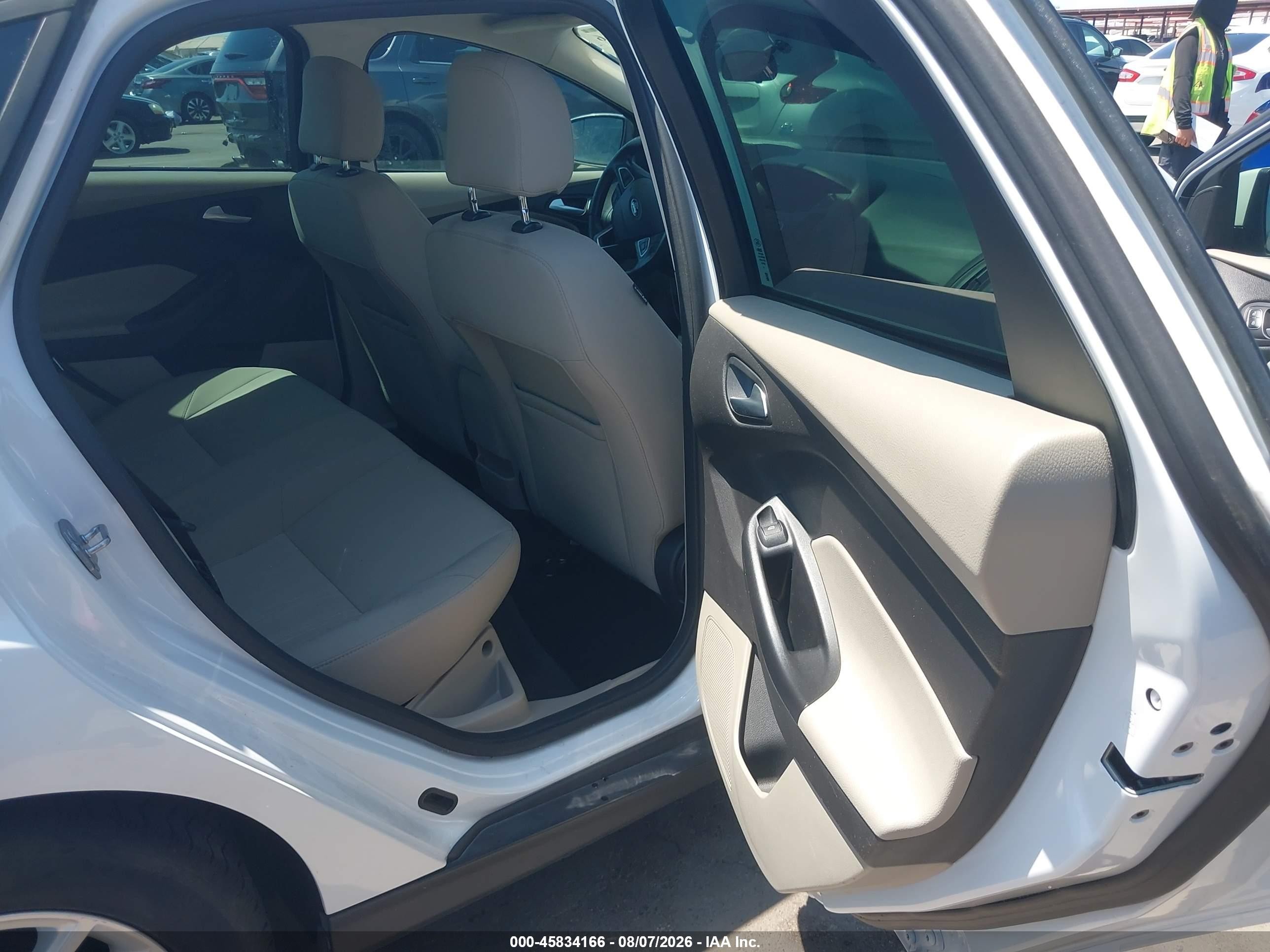 2017 Ford Focus Se White vin: 1FADP3F24HL296180