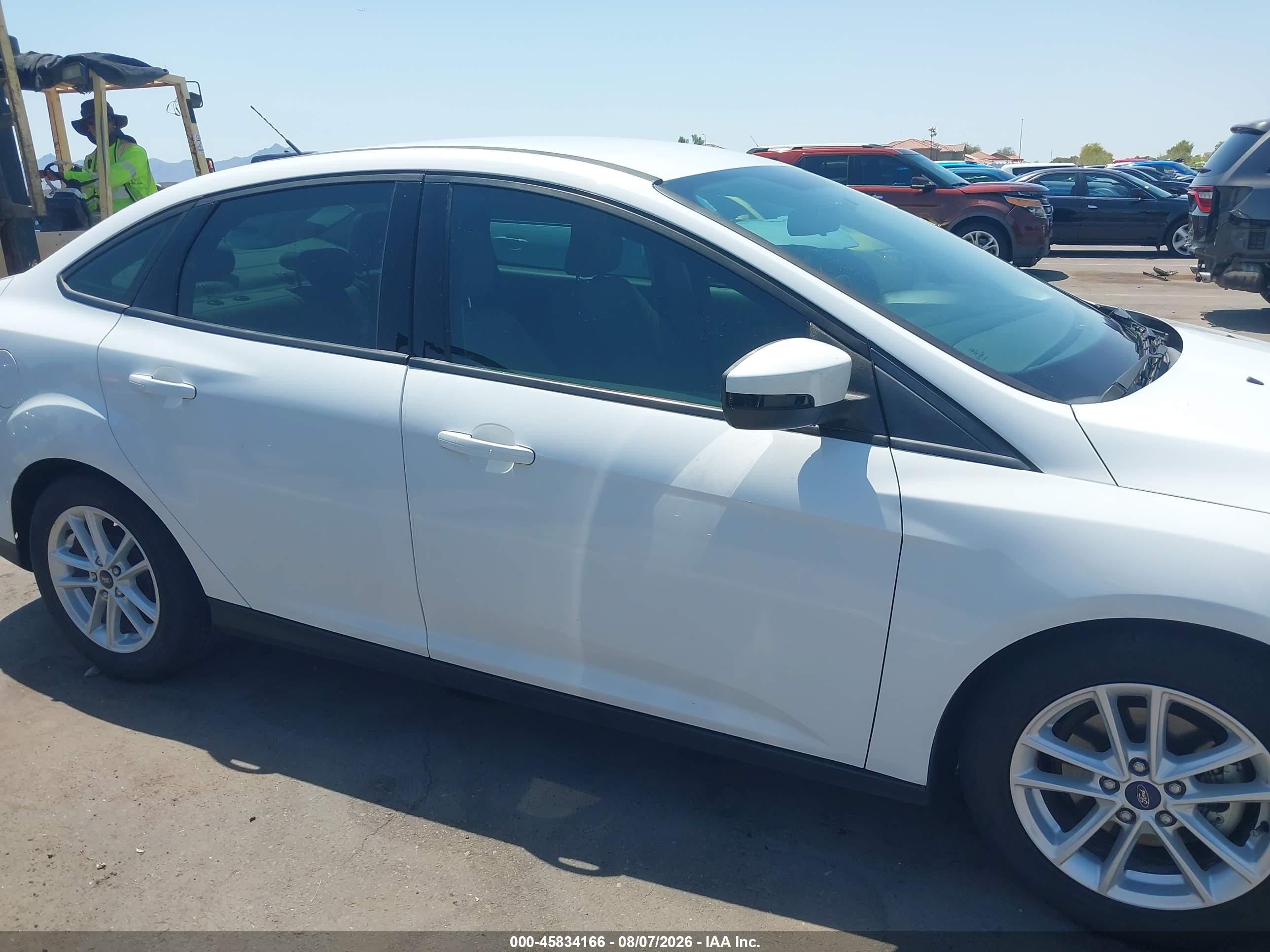 2017 Ford Focus Se White vin: 1FADP3F24HL296180