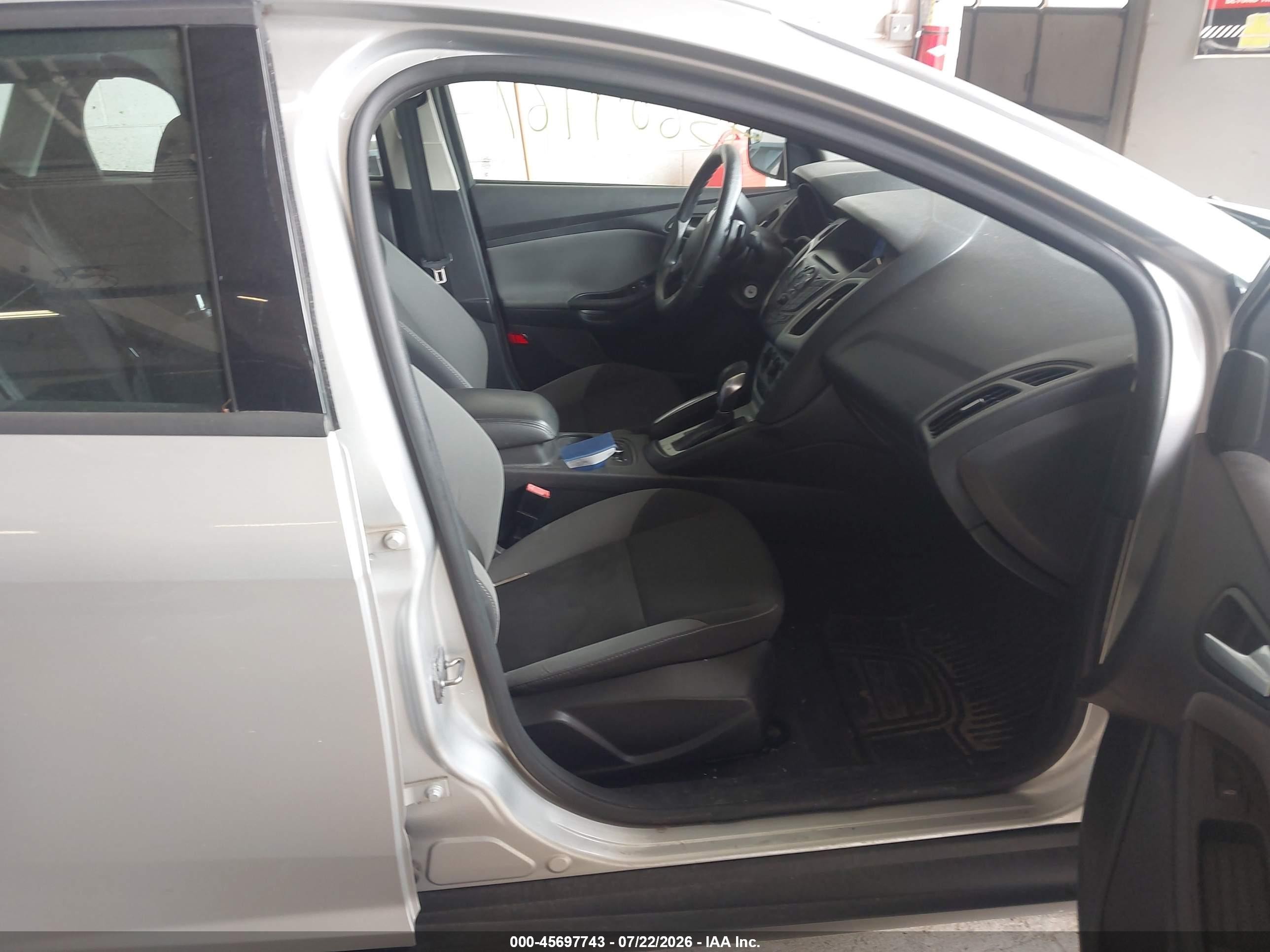 2013 Ford Focus Se Серебряный vin: 1FADP3F25DL190010