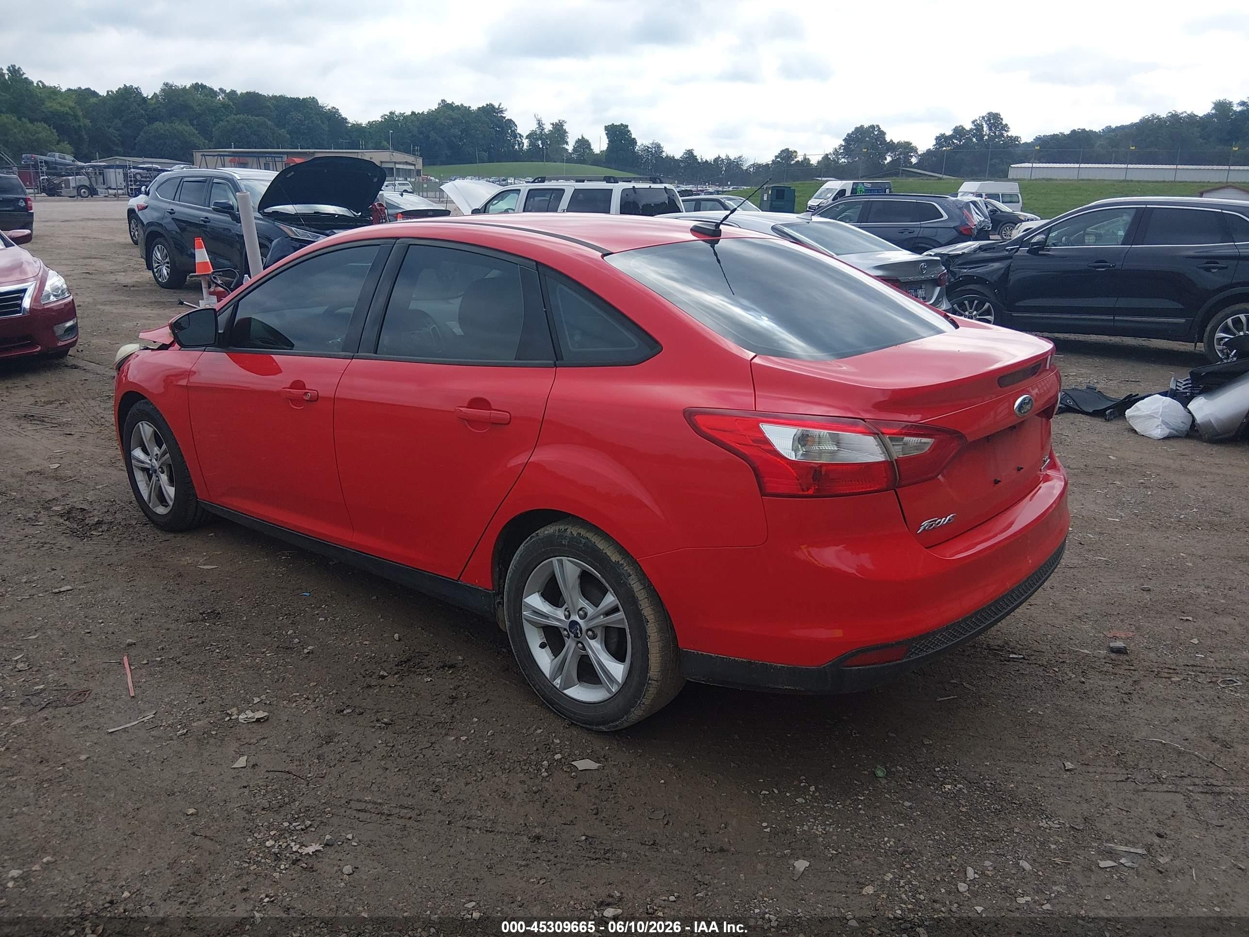2013 Ford Focus Se Красный vin: 1FADP3F25DL288454