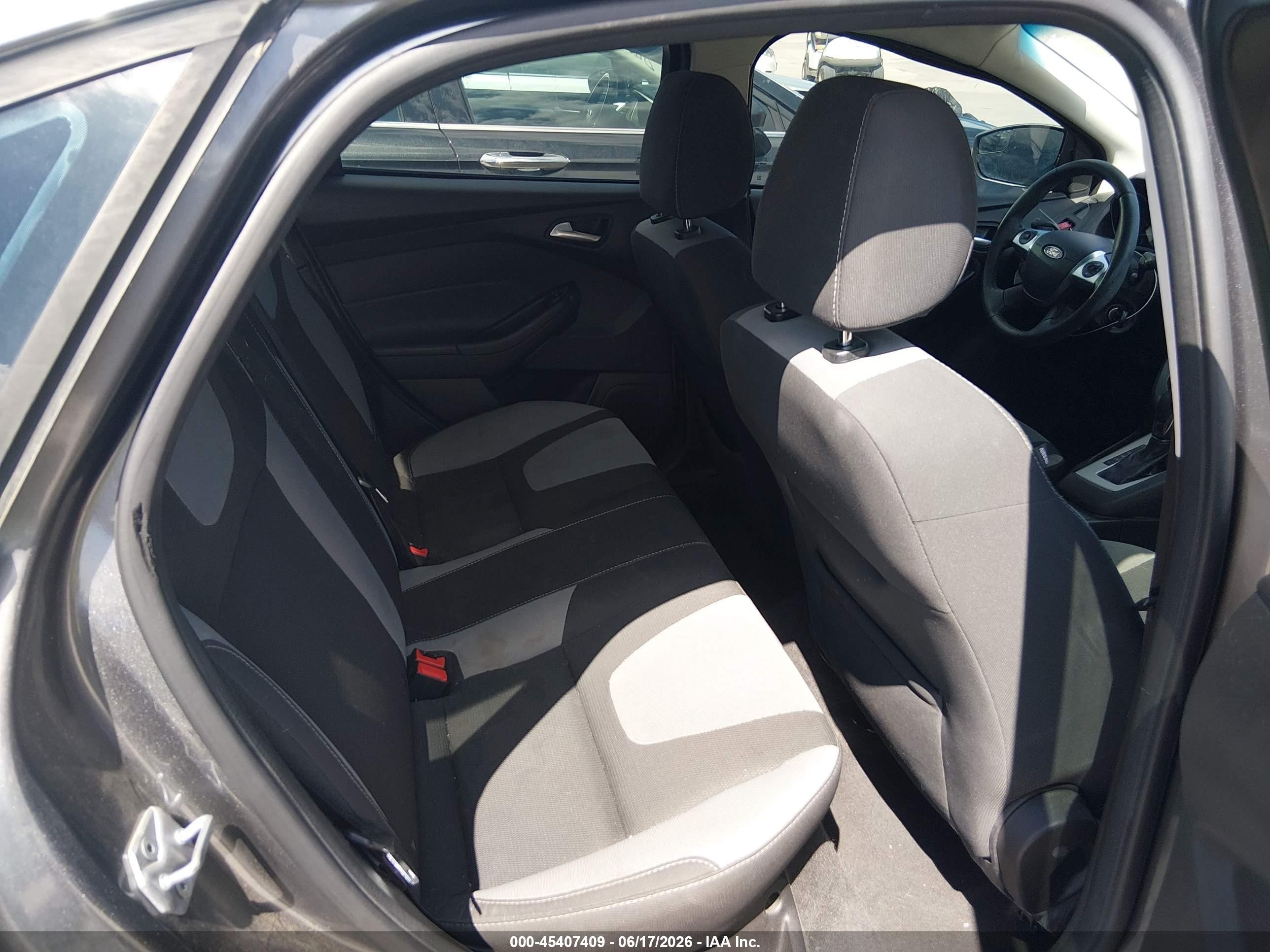 2014 Ford Focus Se Gray vin: 1FADP3F25EL111114