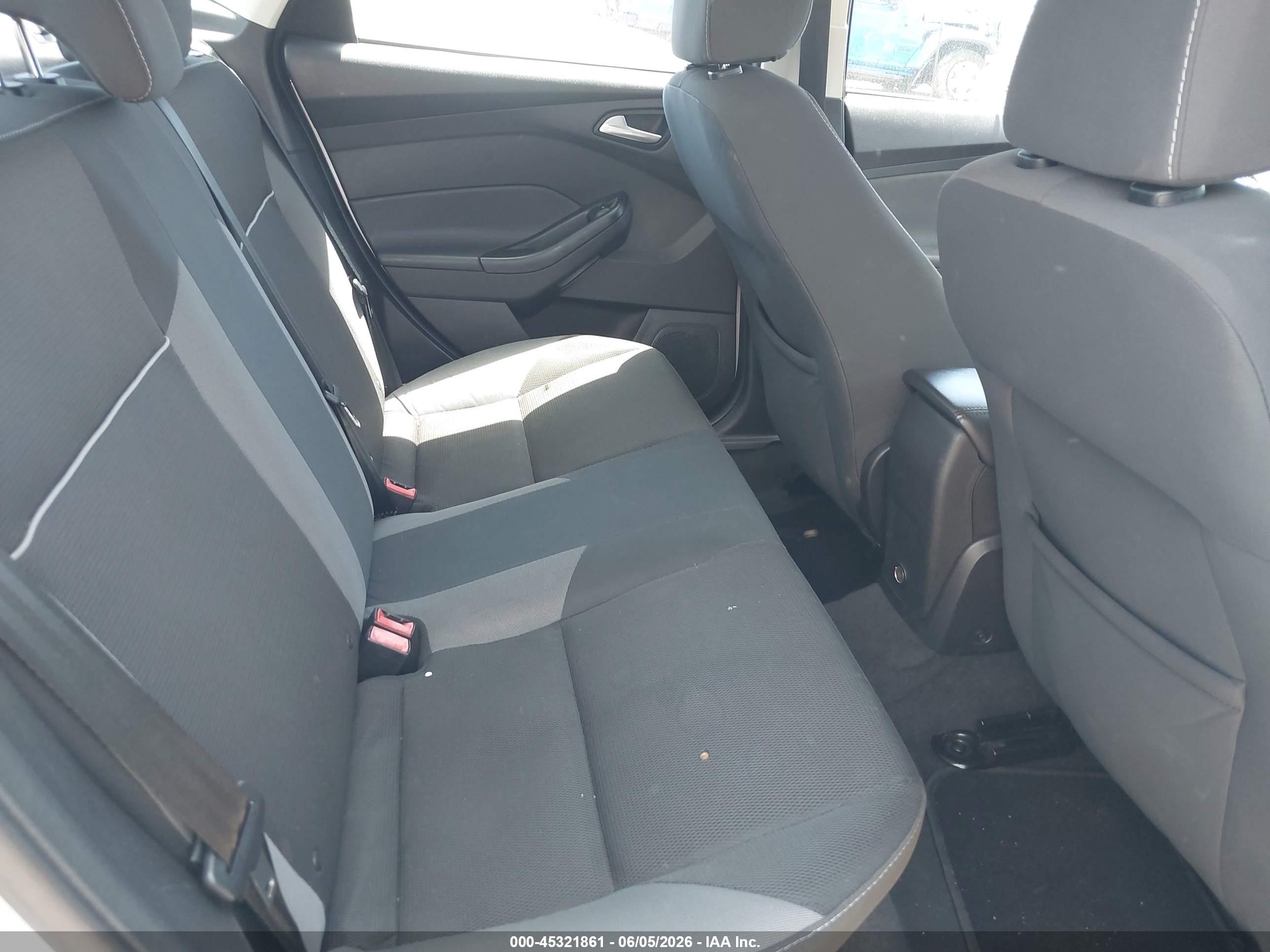2014 Ford Focus Se Silver vin: 1FADP3F25EL129192