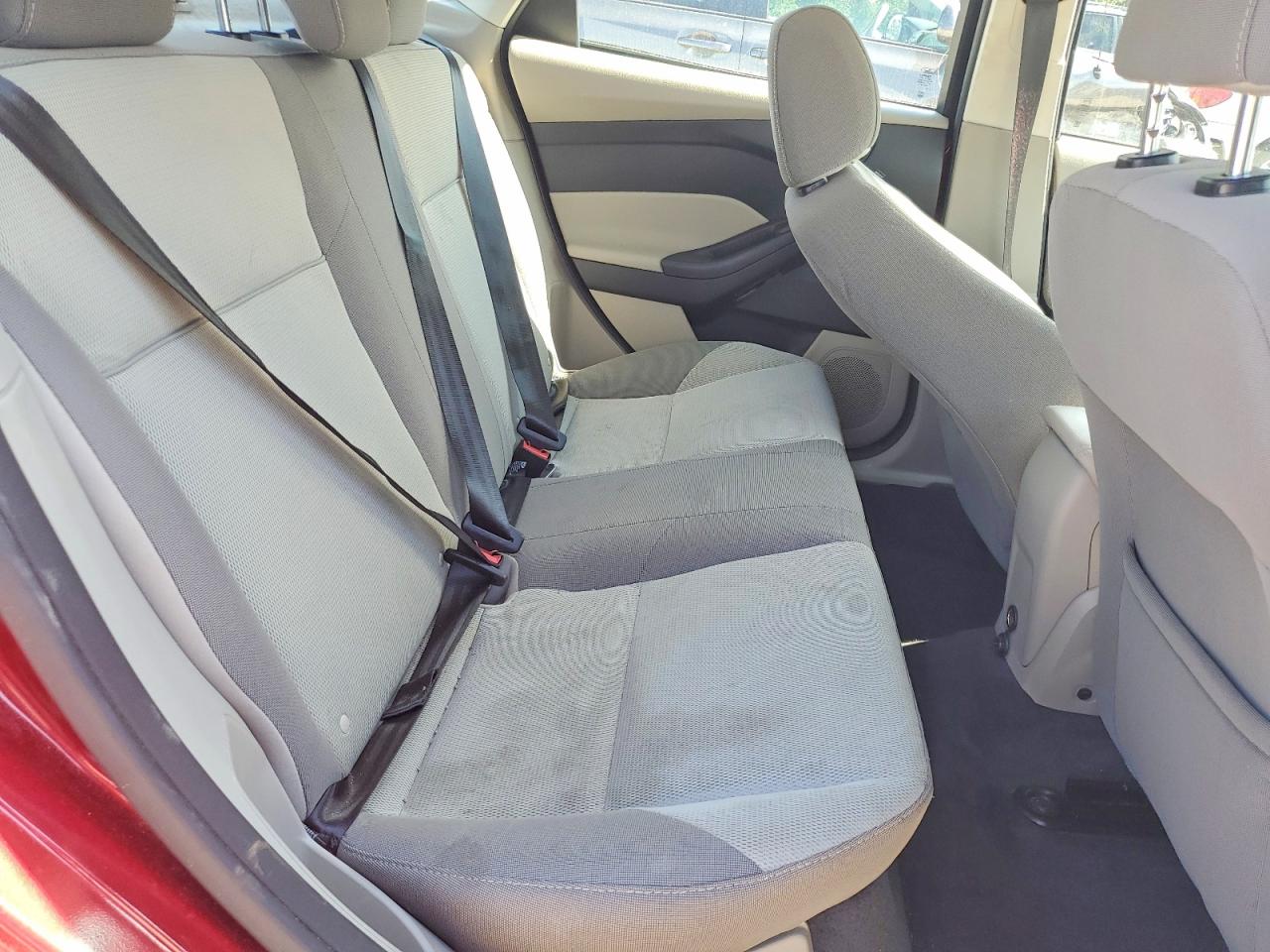 2014 Ford Focus Se Red vin: 1FADP3F25EL134361