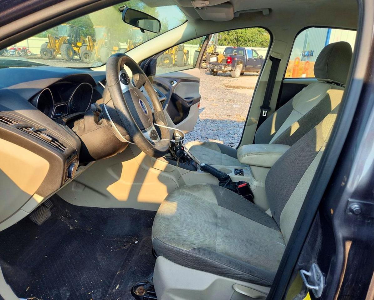 2014 Ford Focus Se Silver vin: 1FADP3F25EL143514