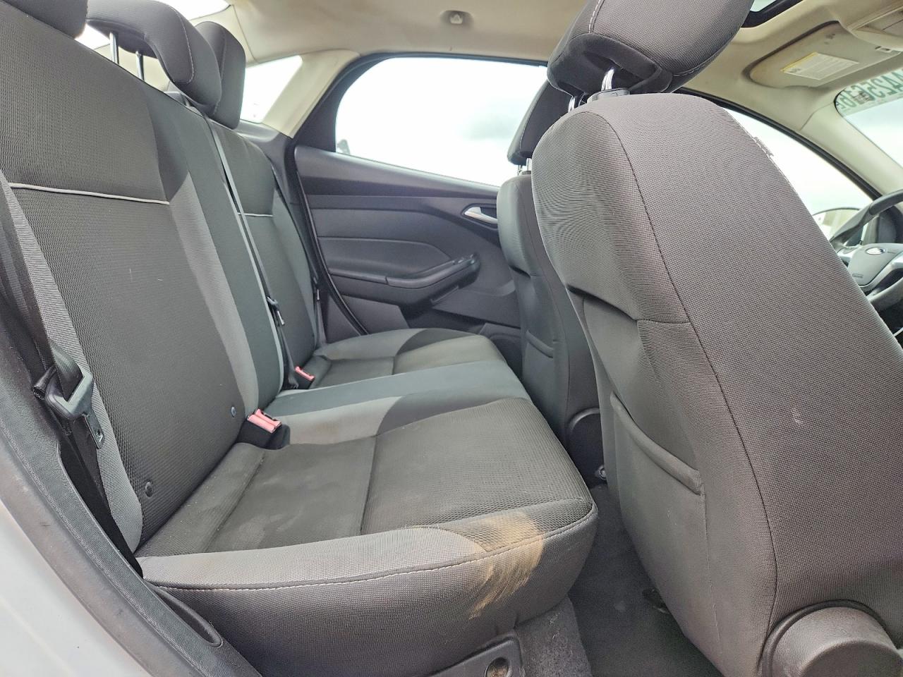 2014 Ford Focus Se Белый vin: 1FADP3F25EL157395