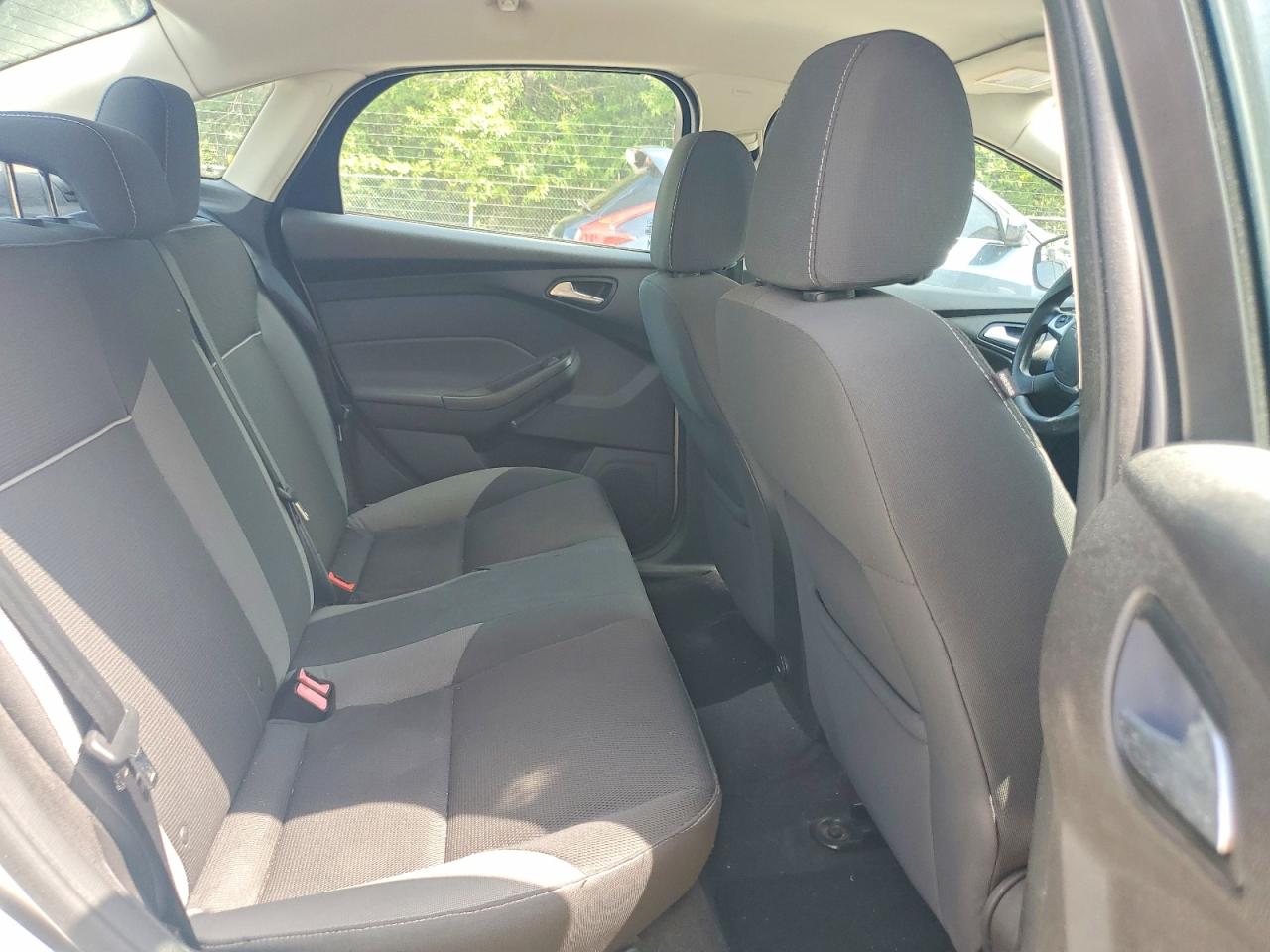 2014 Ford Focus Se Silver vin: 1FADP3F25EL202335