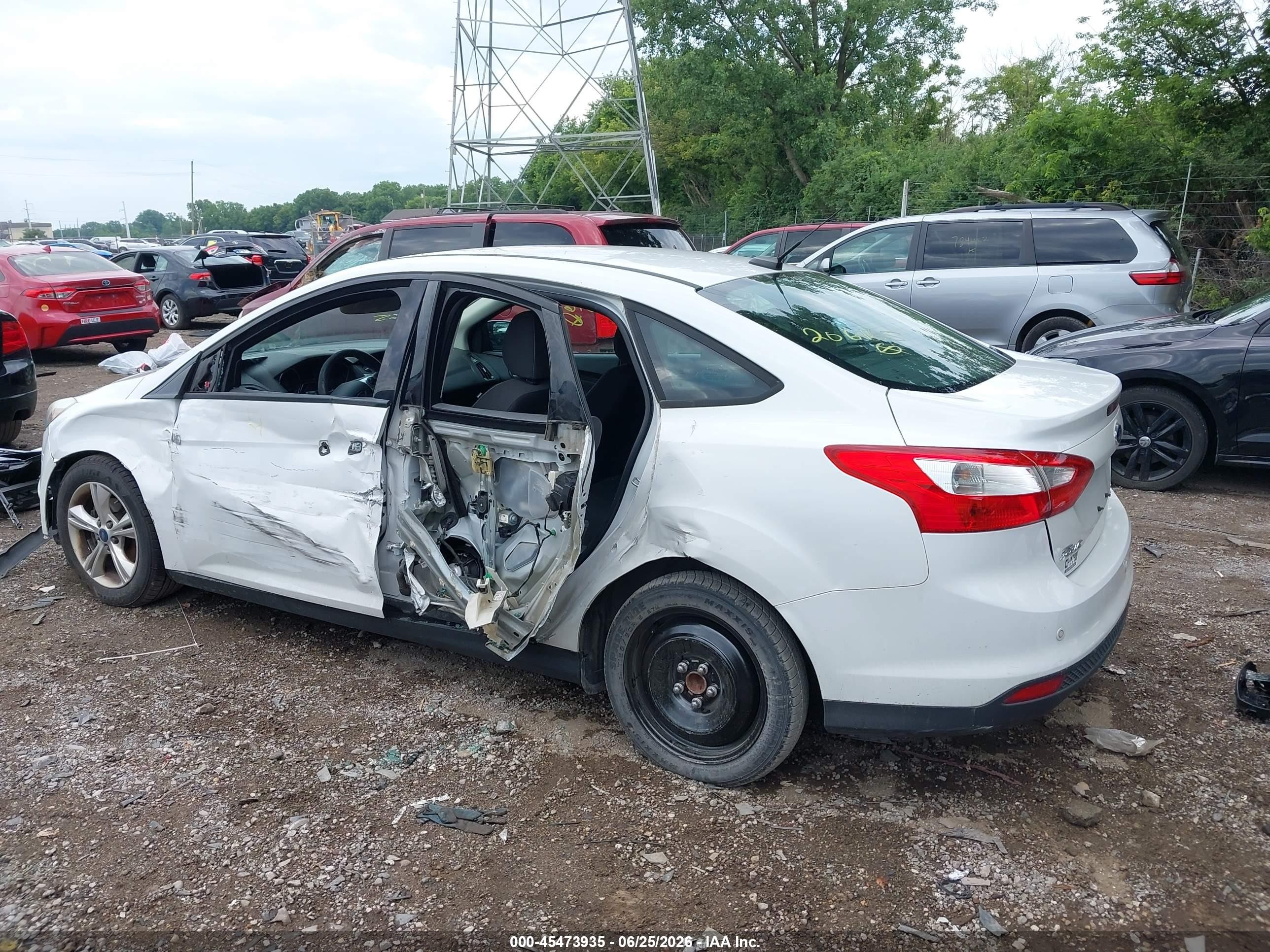 2014 Ford Focus Se Белый vin: 1FADP3F25EL206465