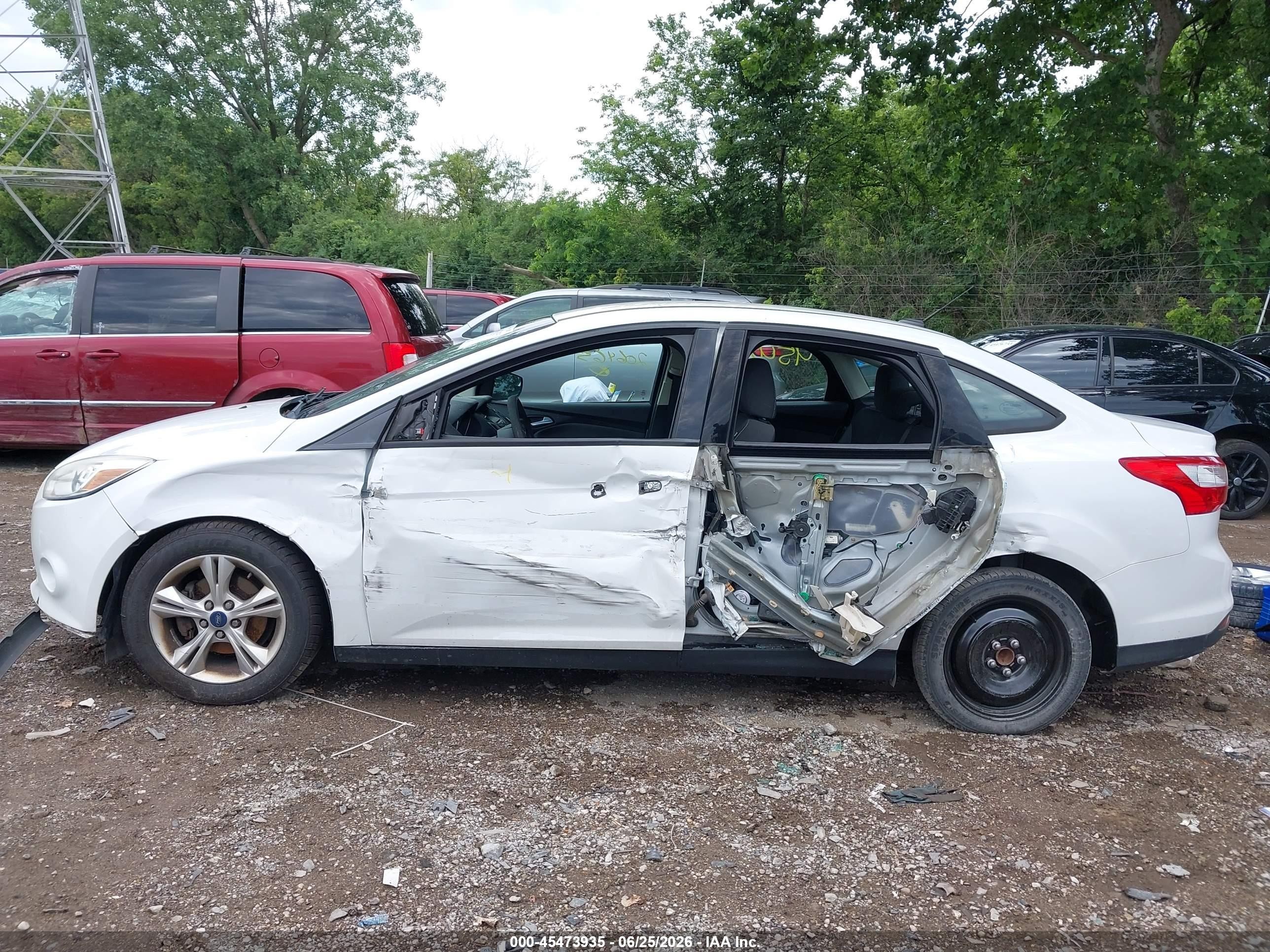 2014 Ford Focus Se Белый vin: 1FADP3F25EL206465