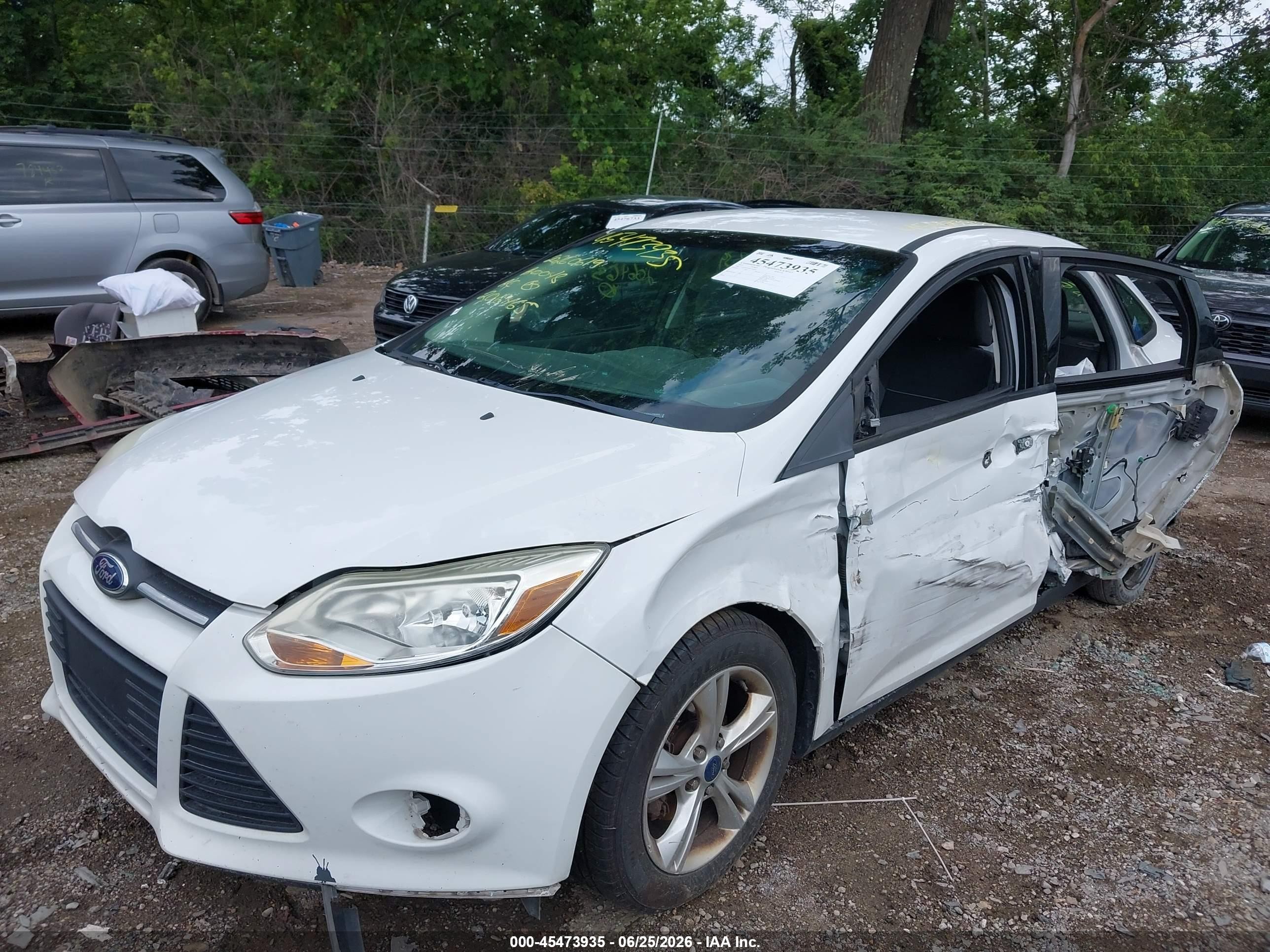 2014 Ford Focus Se Белый vin: 1FADP3F25EL206465