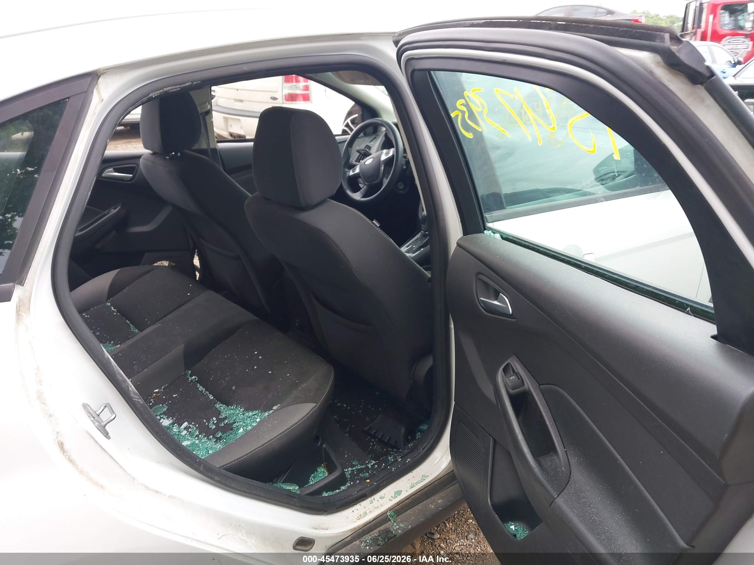 2014 Ford Focus Se Белый vin: 1FADP3F25EL206465
