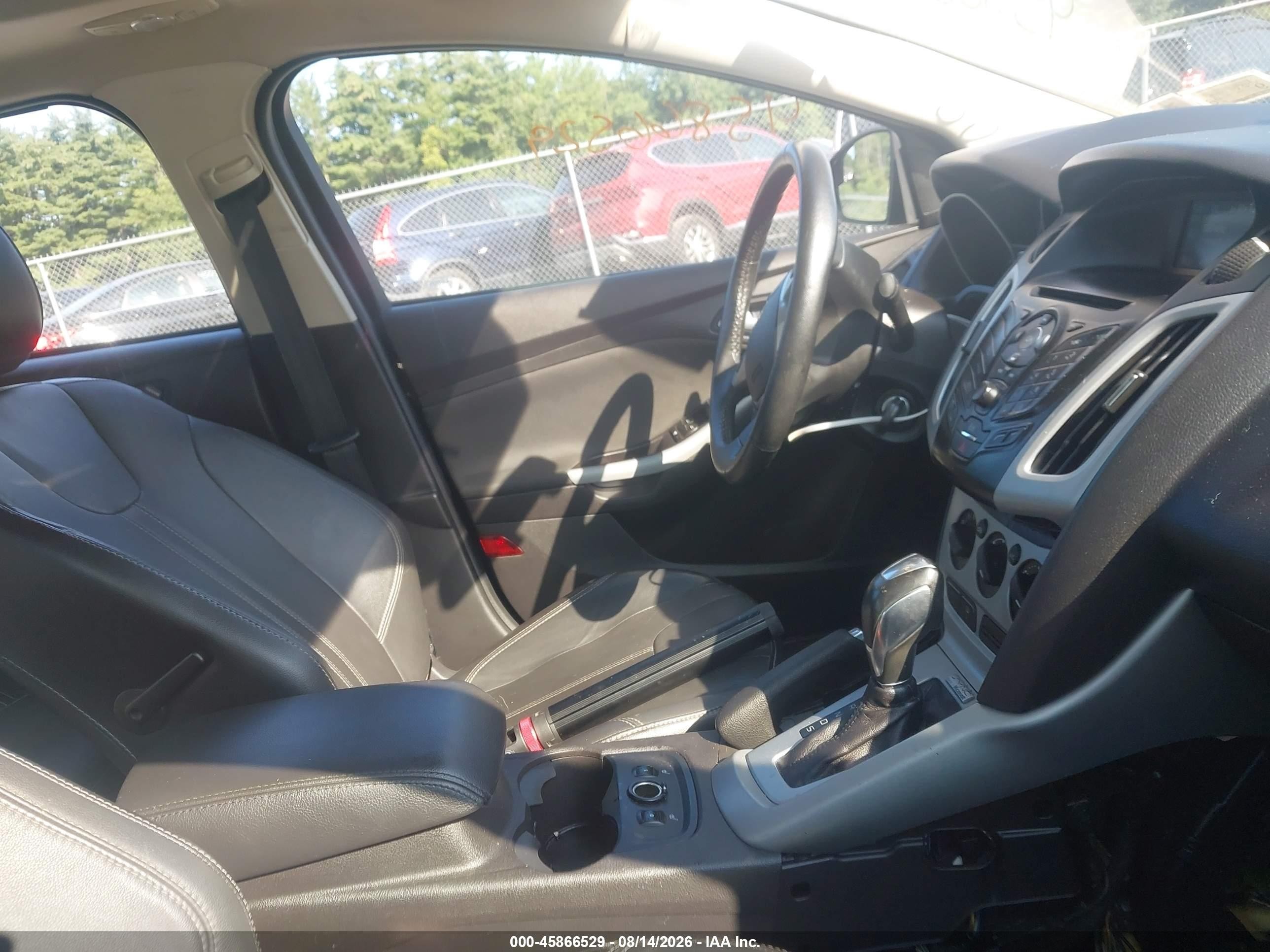 2014 Ford Focus Se Черный vin: 1FADP3F25EL215151