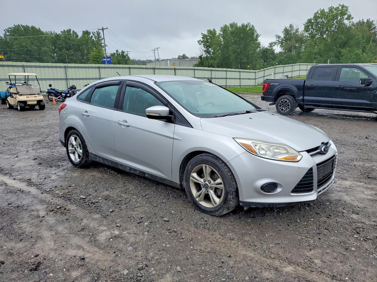 2014 Ford Focus Se Серебряный vin: 1FADP3F25EL239143