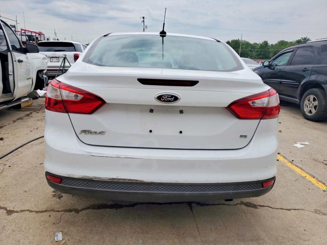 2014 Ford Focus Se White vin: 1FADP3F25EL265404