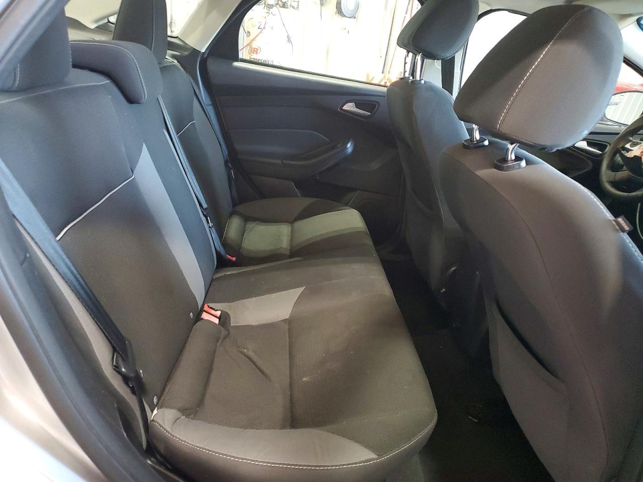 2014 Ford Focus Se Silver vin: 1FADP3F25EL321986