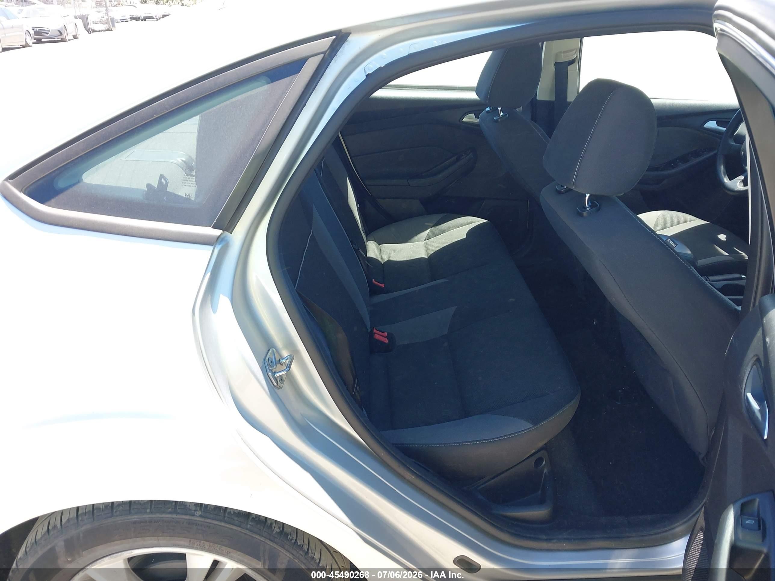 2014 Ford Focus Se Серый vin: 1FADP3F25EL374543